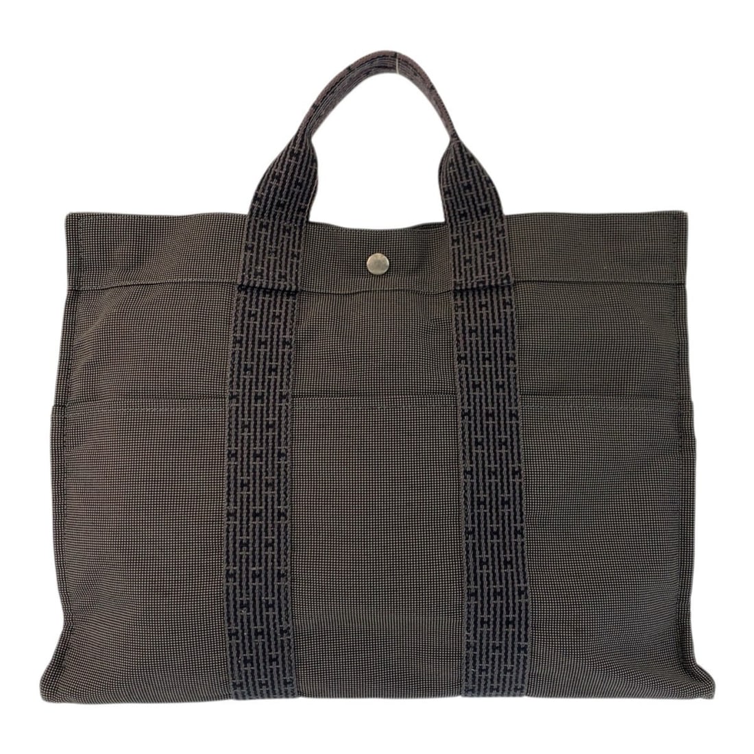 HERMES Hermes Herline MM Grey Silver Hardware Polyamide Polyester Tote Bag Handbag for Women: --- Catalog ---Category: SizeSize (HxWxD): 31cm x 41cm x 10cm / 12.2'' x 16.14'' x 3.93''Category: DesignType: Handbag, Tote bagColor: GrayGender: WomenMaterial: Polyamide , Polyester Hardware Color: