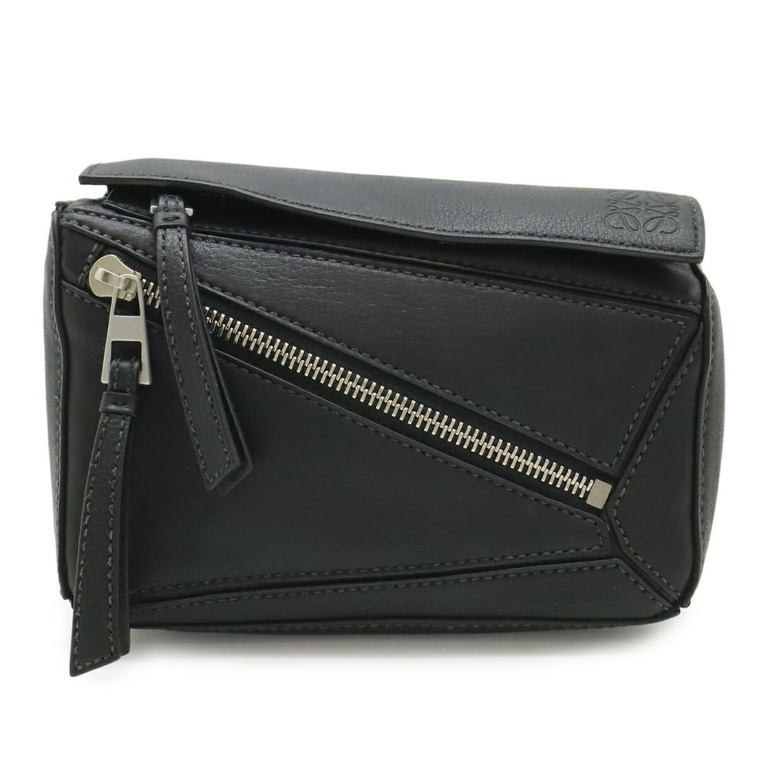 LOEWE Puzzle Bum Bag Mini Body Shoulder Waist Leather Black B510U89X02: --- Catalog ---Category: SizeWeight: 280g / 9.87oz.Size (HxWxD): 11cm x 17.5cm x 7cm / 4.33'' x 6.88'' x 2.75''Strap Length: 109cm / 42.91''Category: DesignType: Shoulder bag, Sling bagColor: BlackGen