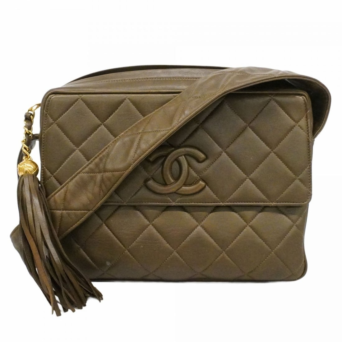 Chanel Matelassé Shoulder Bag, Lambskin, Khaki Green, Women's: --- Catalog ---Category: SizeSize (HxWxD): 19cm x 27cm x 7cm / 7.48'' x 10.62'' x 2.75''Category: DesignType: Shoulder bagColor: Green, KhakiGender: WomenMaterial: Leather Hardware Color: GoldLeather/