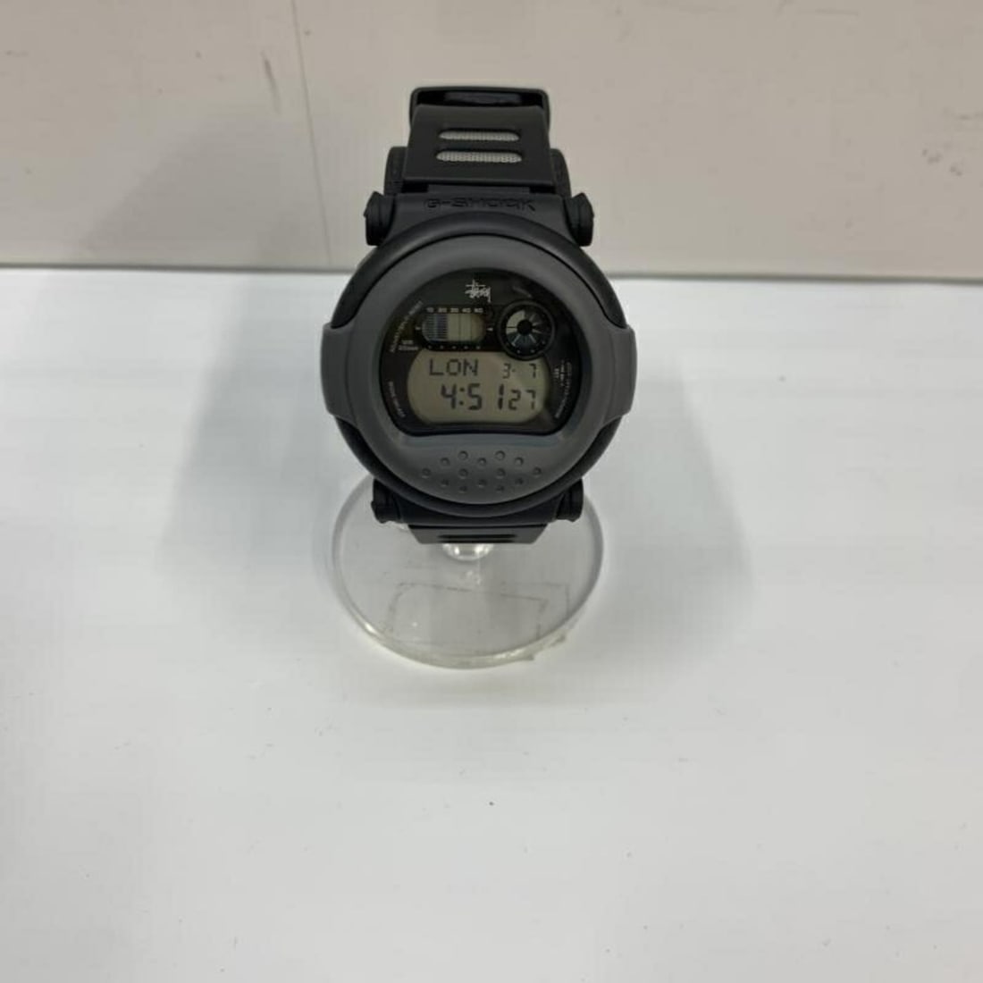 G-SHOCK x STUSSY Watch G-001ST-1JR: --- Catalog ---Category: SizeWrist Size: 26cm / 10.23''Case Diameter: 42mm / 1.65''Category: DesignType: WristwatchGender: MenCategory: GeneralBrand: Casio--- Item List ---Section: ConditionRanking: R