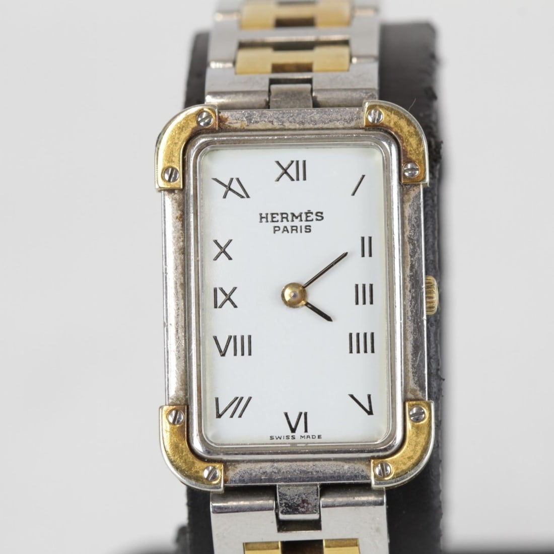 HERMES Croixeur Rectangular Watch Case Women's Silver Gold Quartz: --- Catalog ---Category: SizeWrist Size: 18cm / 7.08''Case Diameter: 18mm / 0.71''Category: DesignType: WristwatchGender: WomenCategory: GeneralBrand: HermesCategory: MovementMovement: Quartz--- Item