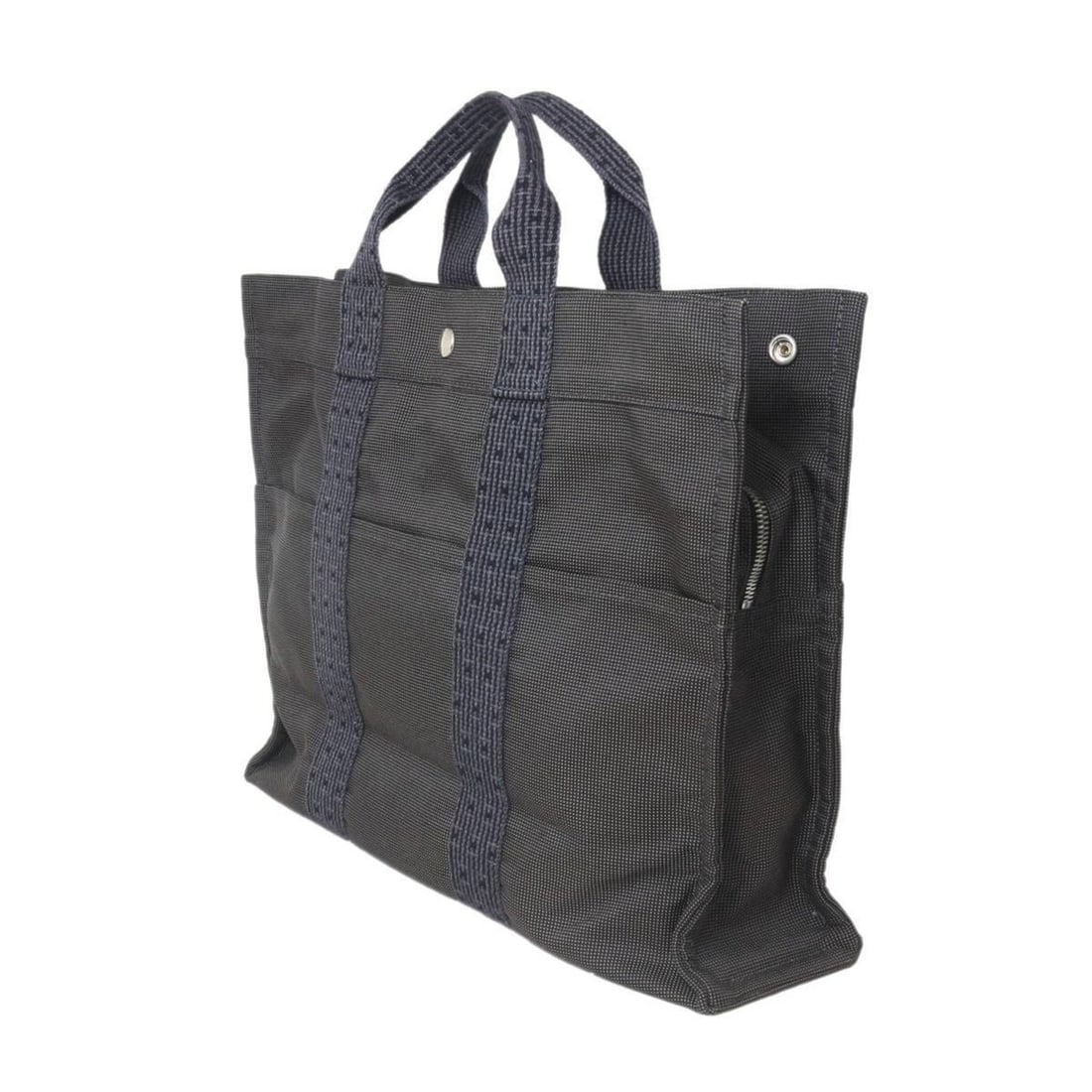 HERMES Hermes Herline MM Tote Bag, Gray Nylon: --- Catalog ---Category: SizeSize (HxWxD): 30cm x 42cm x 10cm / 11.81'' x 16.53'' x 3.93''Category: DesignType: Tote bagColor: Gray, SilverGender: Men,WomenCategory: GeneralLine: Her LineBrand: Hermes