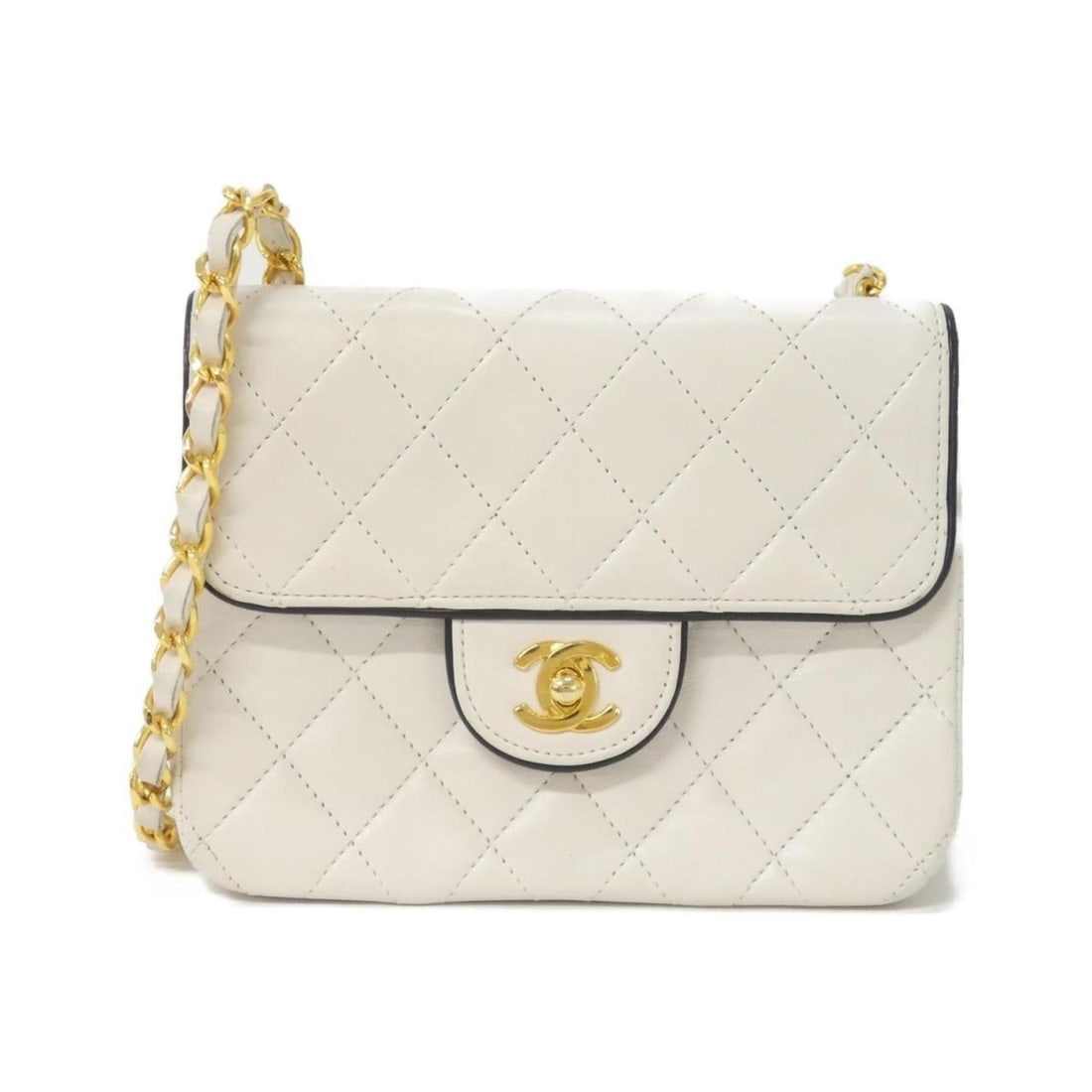 Chanel shoulder bag: --- Catalog ---Category: SizeWeight: 330g / 11.64oz.Size (HxWxD): 13cm x 17cm x 6cm / 5.11'' x 6.69'' x 2.36''Strap Length: 109cm / 42.91''Category: DesignType: Shoulder bagColor: Black, WhiteGender: