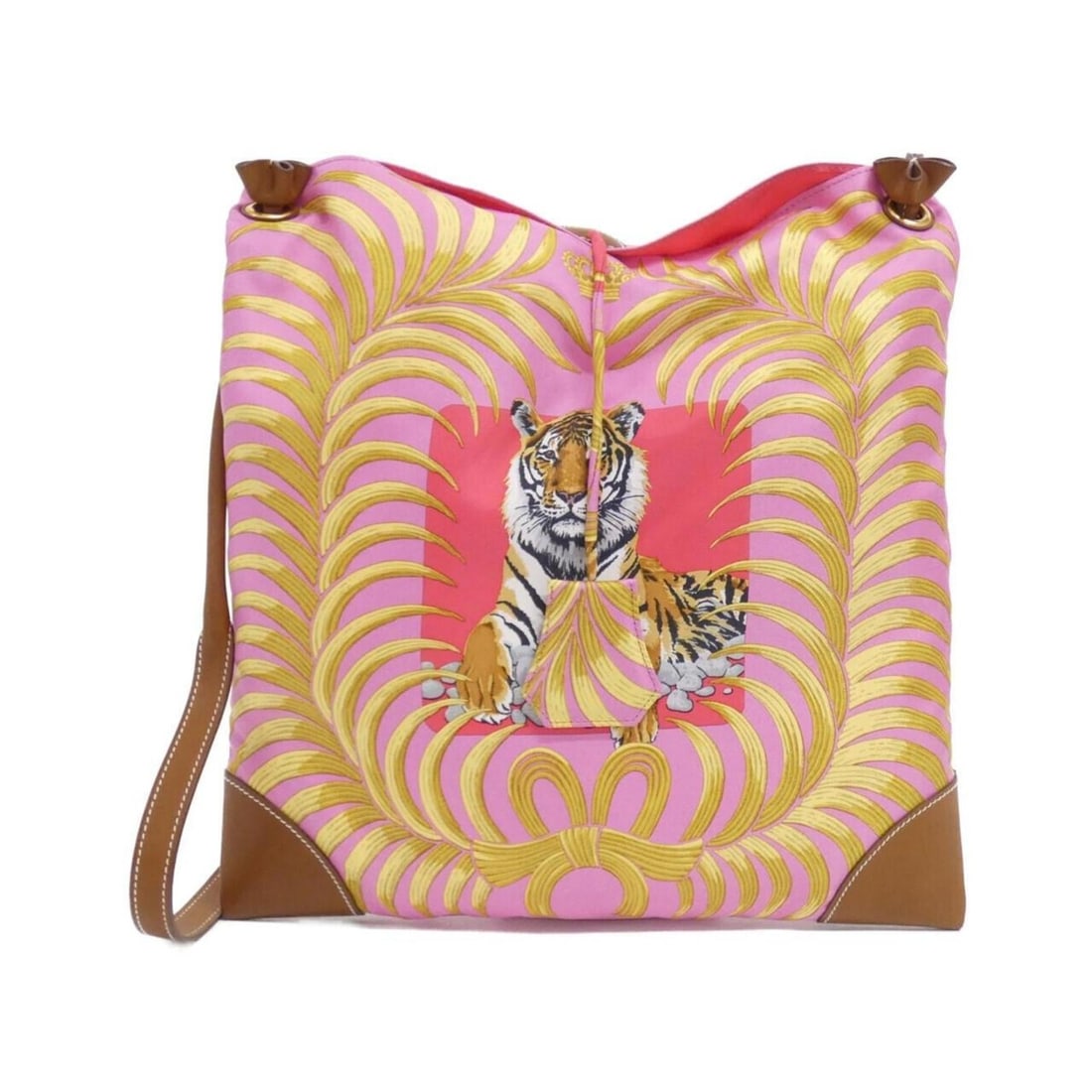 Hermes TIGRE ROYAL Silky City PM 056096CC Shoulder Bag: --- Catalog ---Category: SizeWeight: 200g / 7.05oz.Size (HxWxD): 34cm x 33cm x 1cm / 13.38'' x 12.99'' x 0.39''Strap Length: 64cm - 99cm / 25.19'' - 38.97''Category: DesignType: Shoulder bagColor: Fau
