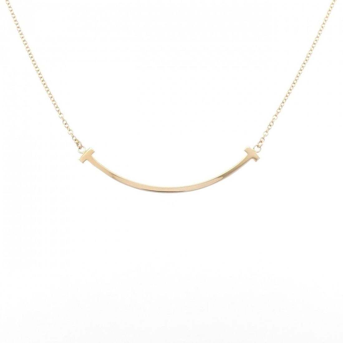 Tiffany T Smile Small Necklace: --- Catalog ---Category: SizePendant Size: 3.7mm x 37.2mm / 0.14'' x 1.46''Neck Circumference: 45 cm / 17.71''Category: DesignColor: PinkGender: WomenMaterial: Pink goldPendant Type: PendantNecklace