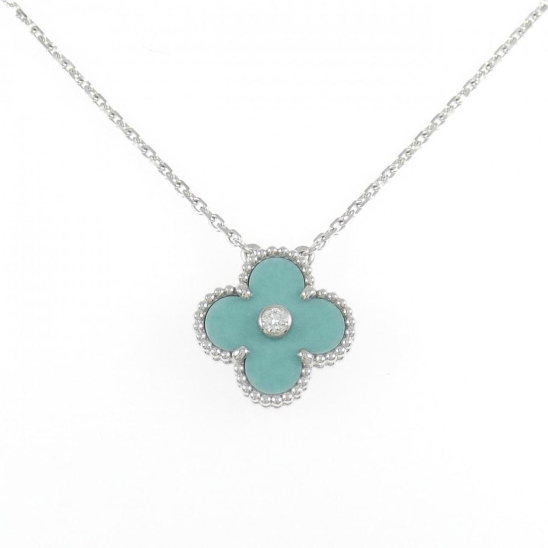 Van Cleef & Arpels Vintage Alhambra 2022 Holiday Limited Edition Necklace: --- Catalog ---Category: SizePendant Size: 148mm x 14.9mm / 5.82'' x 0.58''Neck Circumference: 37 cm - 41 cm / 14.56'' - 16.14''Category: DesignColor: White goldStone: DiamondGender: WomenMaterial: Wh