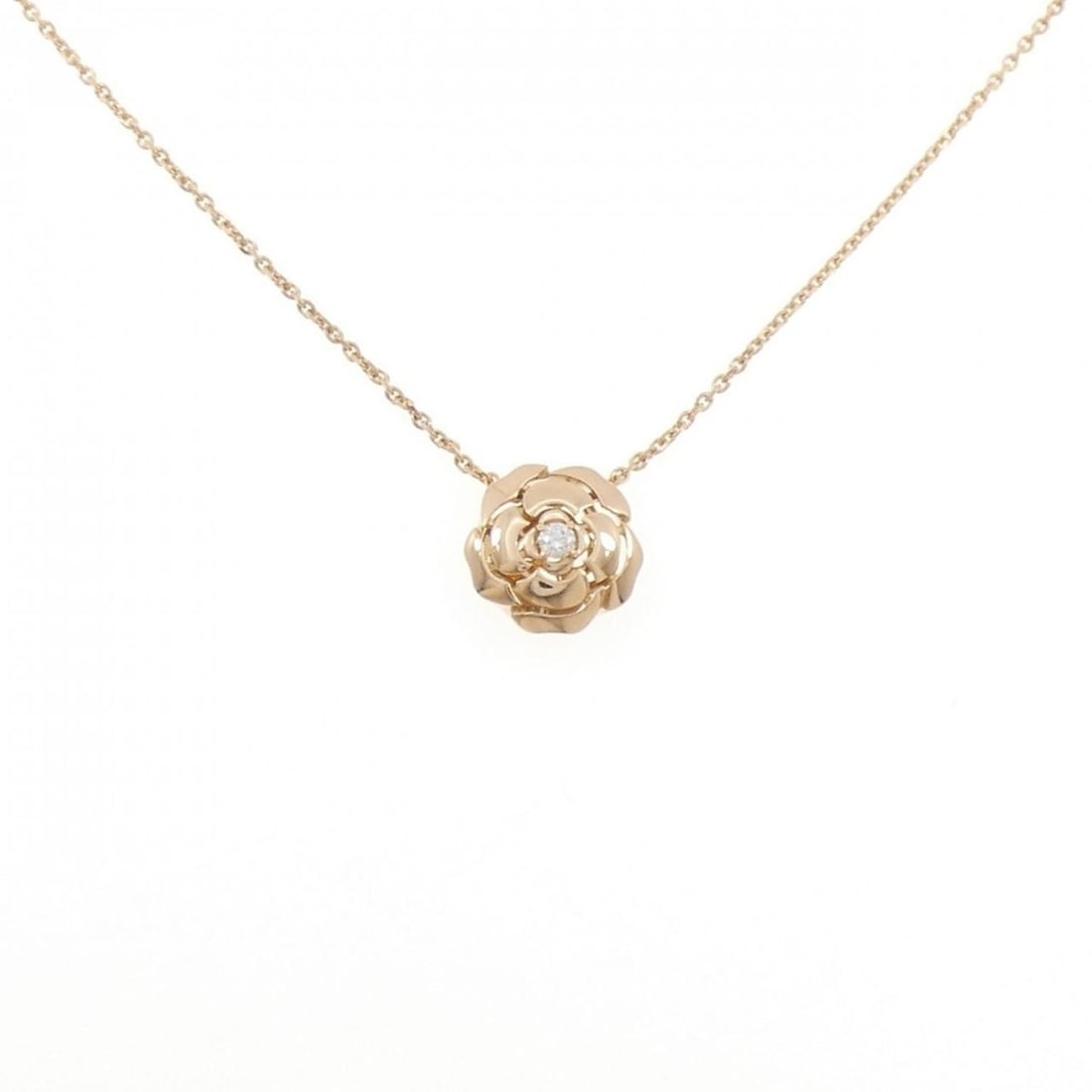 Chanel Camellia Necklace: --- Catalog ---Category: SizePendant Size: 10.9mm x 10.8mm / 0.42'' x 0.42''Neck Circumference: 34 cm - 42 cm / 13.38'' - 16.53''Category: DesignColor: Pink goldStone: DiamondGender: WomenMaterial:
