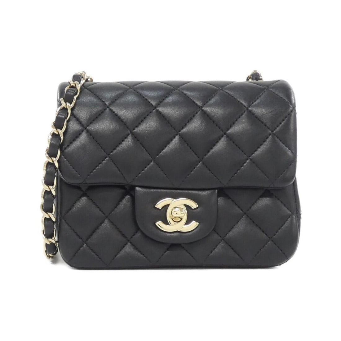 Chanel 35200 Shoulder Bag: --- Catalog ---Category: SizeSize (HxWxD): 12cm x 16cm x 7cm / 4.72'' x 6.29'' x 2.75''Category: DesignType: Shoulder bagColor: BlackGender: Men,WomenMaterial: Leather Leather/Fur Type: