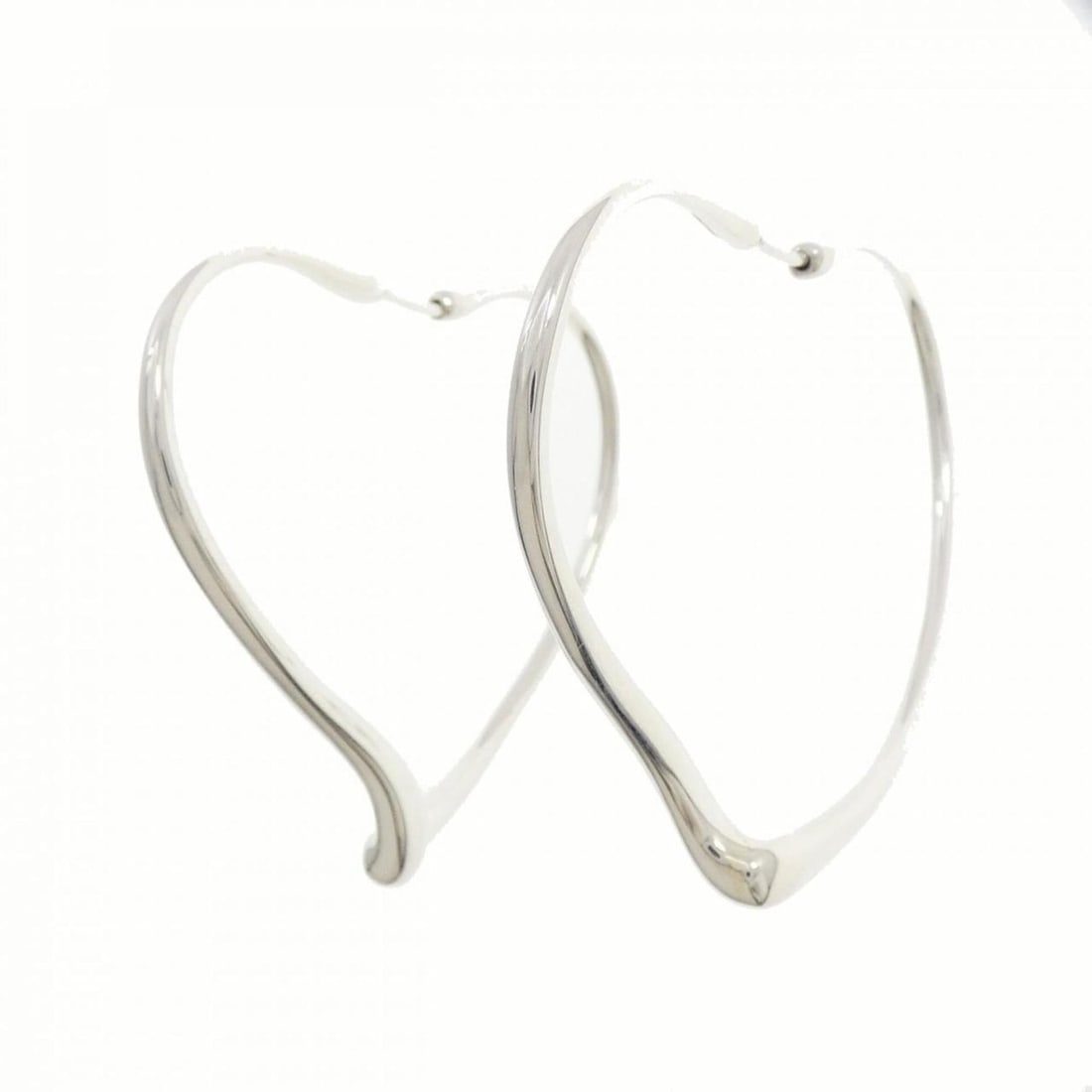 Tiffany Open Heart Hoop Earrings: --- Catalog ---Category: SizeSize (HxWxD): 40.20mm x 4.40mm / 1.58'' x 0.17''Category: DesignType: Stud earringsGender: WomenMaterial: Silver 925Category: GeneralLine: Open HeartBrand: Tiffany--- Item