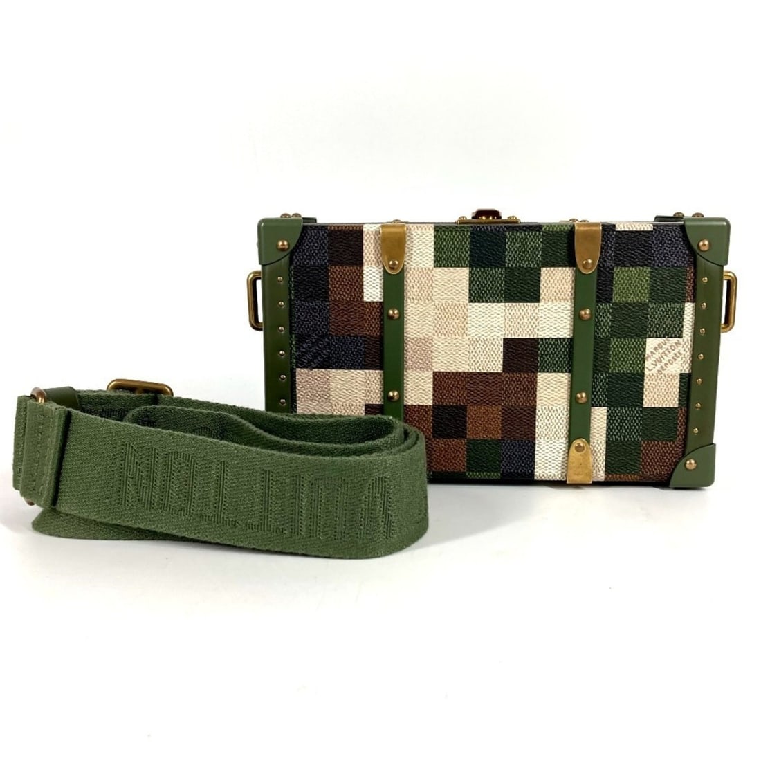 LOUIS VUITTON M10489 Damouflage Neo Wallet Trunk Bag, Crossbody 2-Way Clutch Handbag, Pouch,: --- Catalog ---Category: SizeSize (HxWxD): 12.5cm x 21.5cm x 5.5cm / 4.92'' x 8.46'' x 2.16''Category: DesignType: Clutch bag, Handbag, Pouch, Shoulder bagColor: KhakiGender: Men,WomenMaterial: Leathe