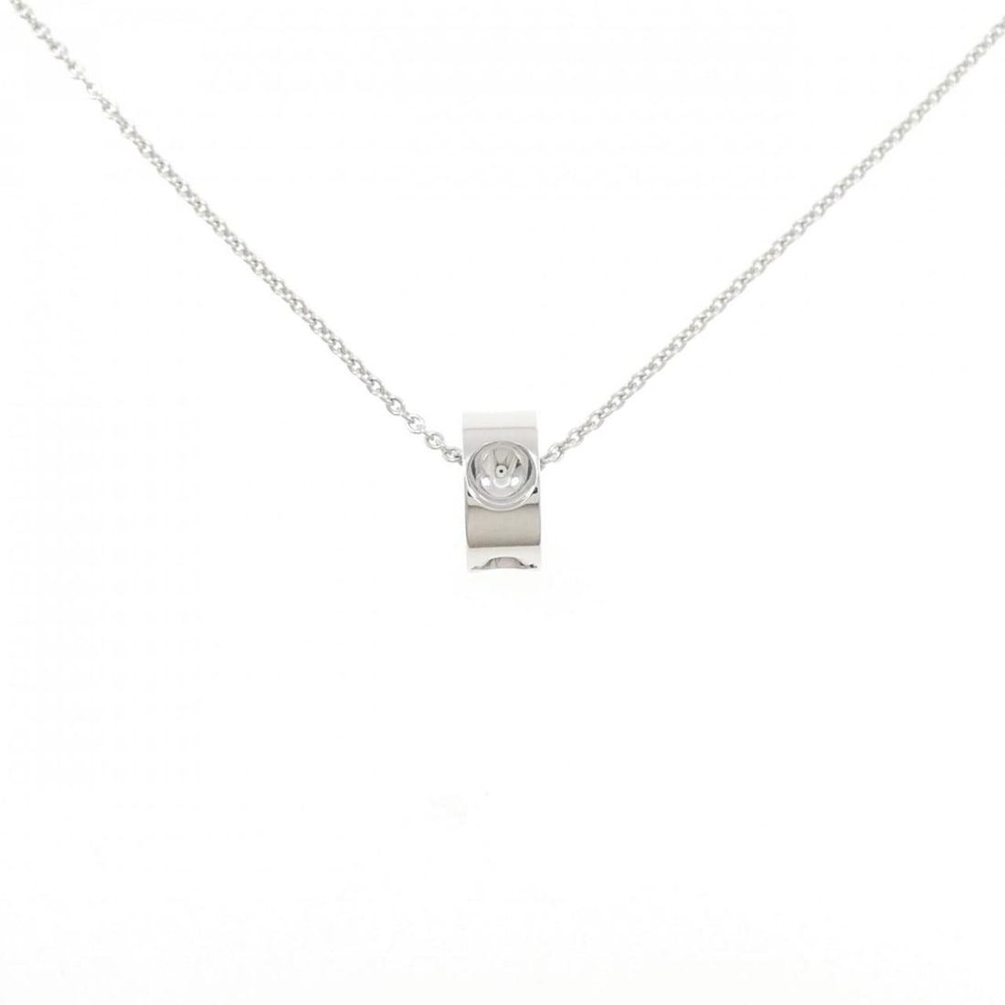 Louis Vuitton Pendant Empreinte Necklace: --- Catalog ---Category: SizeWidth: 1.2mm / 0.05''Weight: 6.4g / 0.22oz.Diameter: 10.7mm / 0.42''Neck Circumference: 40 cm / 15.74''Category: DesignGender: WomenMaterial: White gold (18K)Necklace