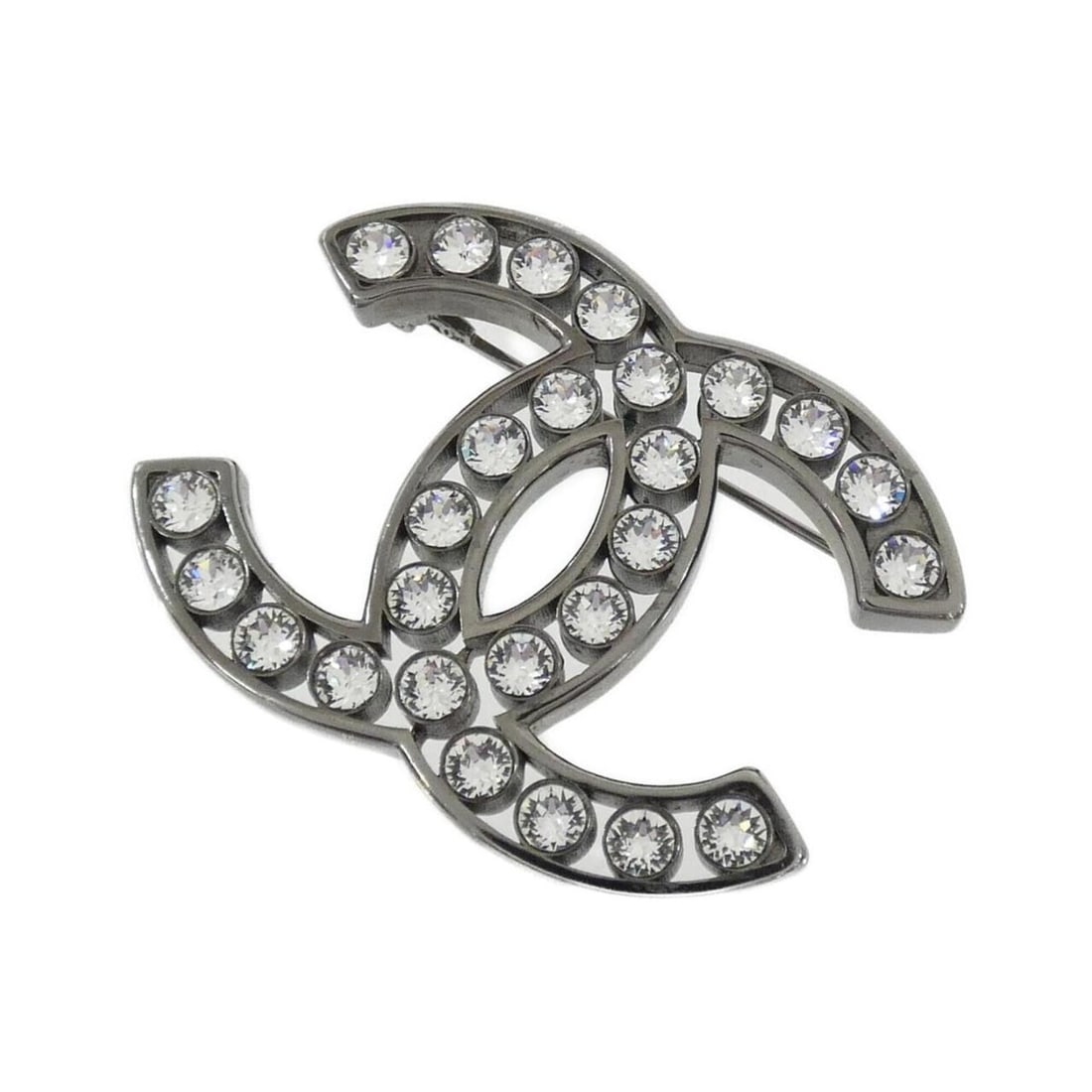 Chanel brooch: --- Catalog ---Category: SizeSize (HxWxD): 4.5cm x 3.4cm / 1.77'' x 1.33''Category: DesignType: BroochColor: ClearGender: WomenCategory: GeneralBrand: Chanel--- Item List ---Section: