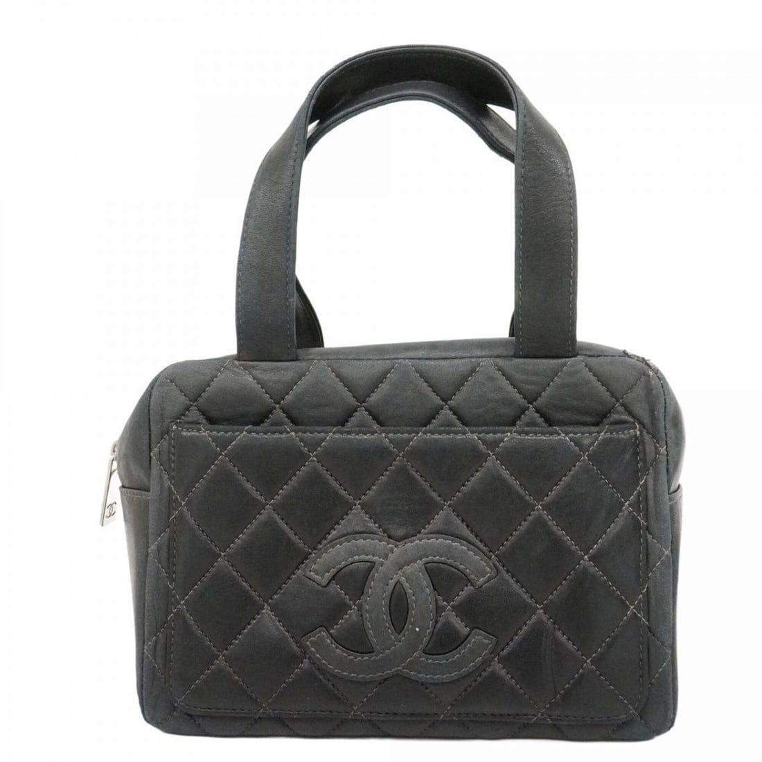 Chanel Matelassé Lambskin Handbag, Black, Women's, P2609389: --- Catalog ---Category: SizeSize (HxWxD): 14cm x 19cm x 8cm / 5.51'' x 7.48'' x 3.14''Category: DesignType: HandbagColor: BlackGender: WomenMaterial: Leather Hardware Color: SilverLeather/Fur Type: L