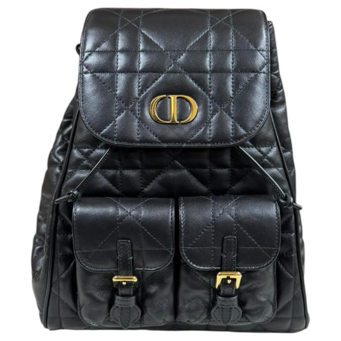 Christian Dior Dior Caro Backpack Medium Macro Cannage Daypack Lambskin M6301UNOZ Women's Used: --- Catalog ---Category: SizeSize (HxWxD): 26.5cm x 23cm x 12.5cm / 10.43'' x 9.05'' x 4.92''Category: DesignColor: BlackGender: WomenMaterial: Leather Category: GeneralMPN: M6301UNOZBrand: Christian