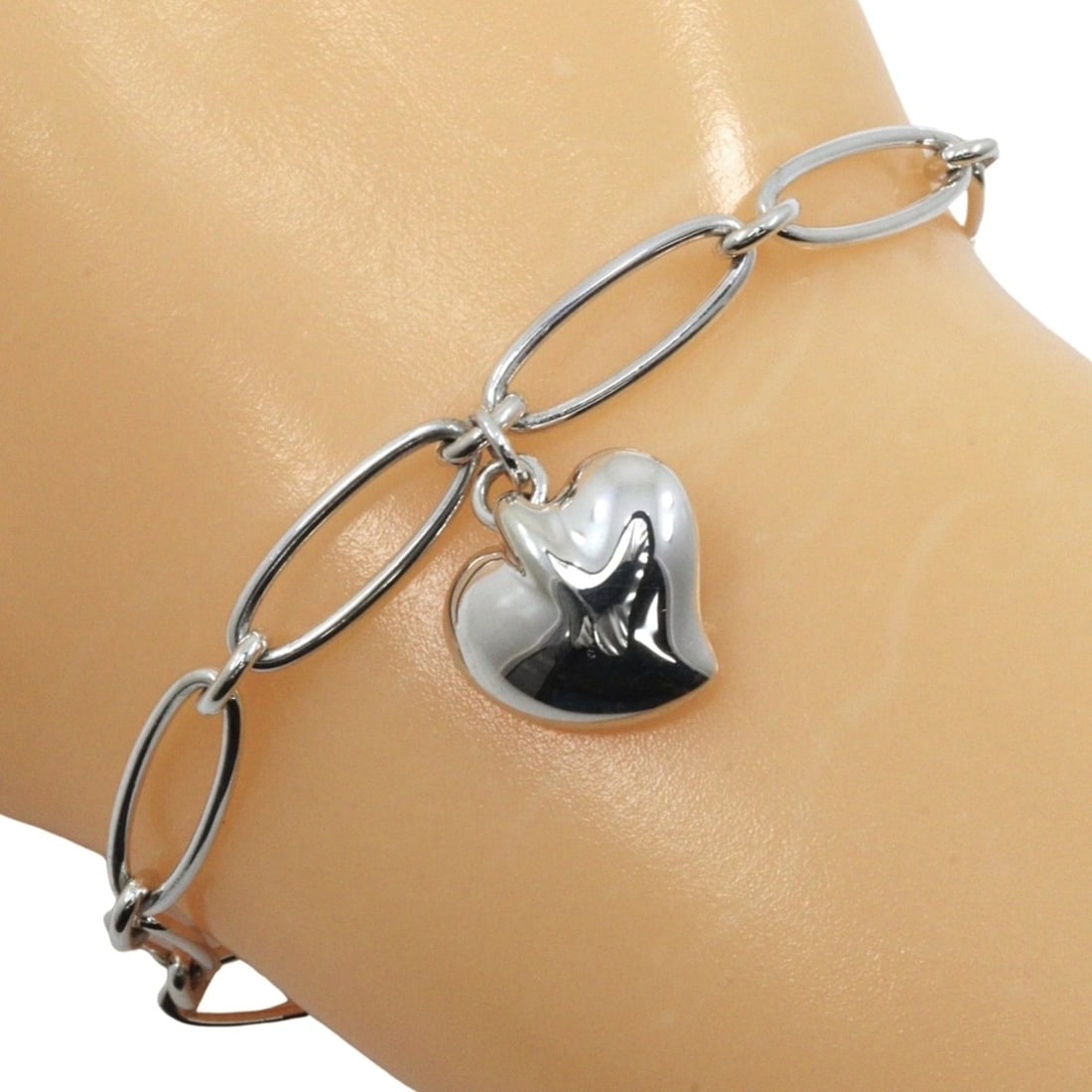 Tiffany & Co. Curved Heart Bracelet, designed by Elsa Peretti, made of 925 sterling silver.: --- Catalog ---Category: SizeLength: 18cm / 7.08''Category: DesignType: Charm braceletGender: WomenMaterial: Silver 925Category: GeneralBrand: Tiffany--- Item List ---Section: ConditionRanking: Rank A