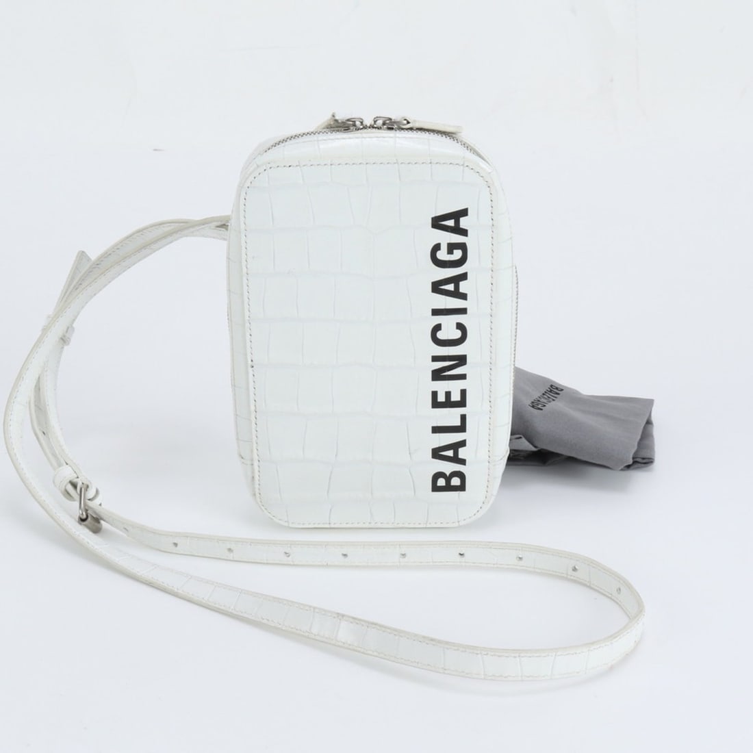 Balenciaga Embossed Leather Shoulder Bag Handbag for Women: --- Catalog ---Category: SizeSize (HxWxD): 17cm x 11cm x 3cm / 6.69'' x 4.33'' x 1.18''Strap Length: 123cm / 48.42''Category: DesignType: Handbag, Shoulder bagColor: WhiteGender: WomenMaterial: Leathe