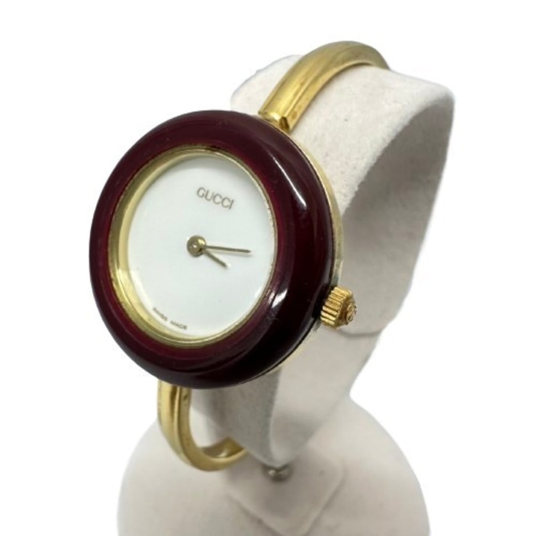 GUCCI Change Bezel 11/12.2 Women's Watch (11 Colors): --- Catalog ---Category: SizeCase Diameter: 26mm / 1.02''Category: DesignType: WristwatchGender: WomenColor (Dial): WhiteMaterial (Band): Gold platedMaterial (Case): Gold platedCategory: GeneralMPN: 1