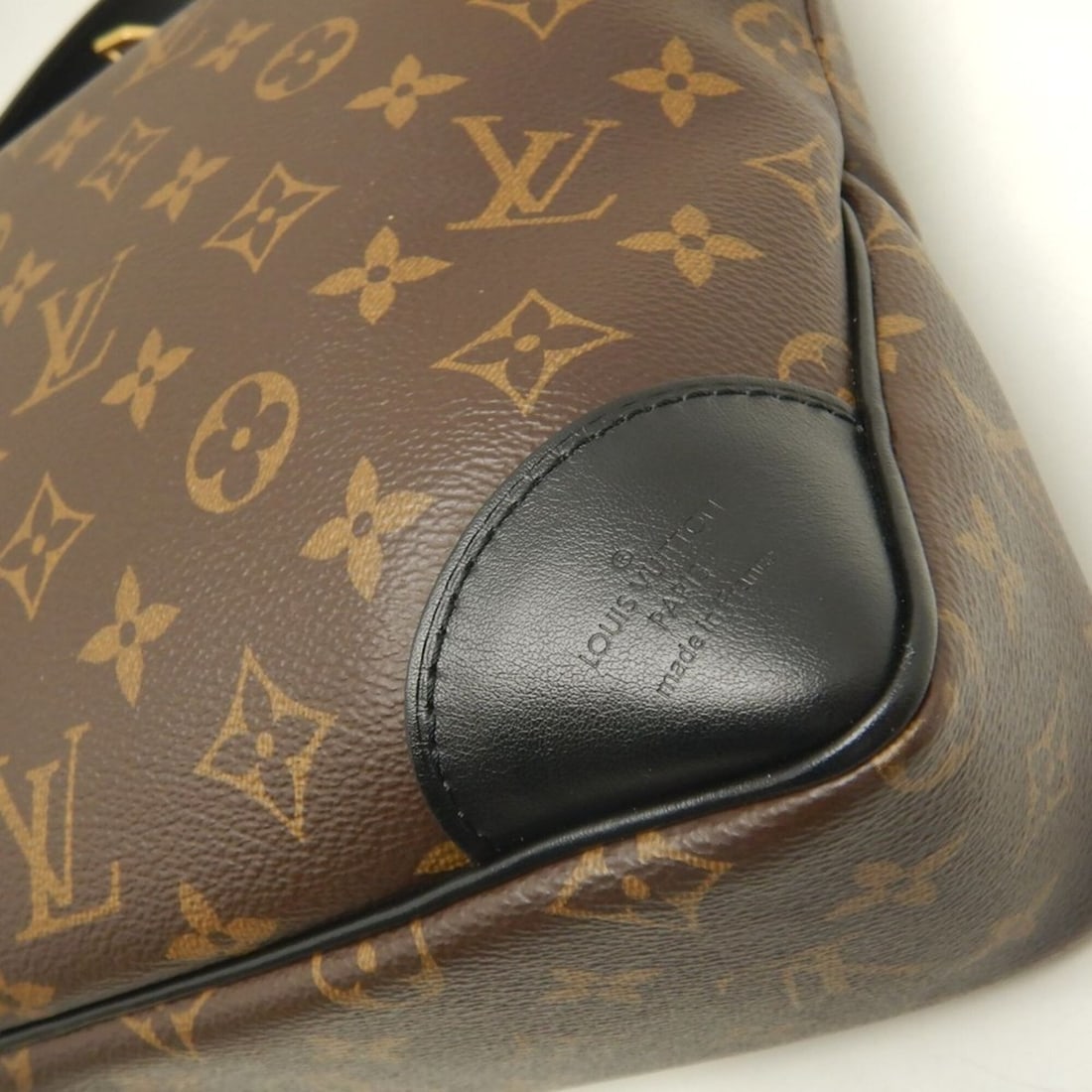Louis Vuitton Monogram Eclipse Reverse Ceinture LV Initials - 16
