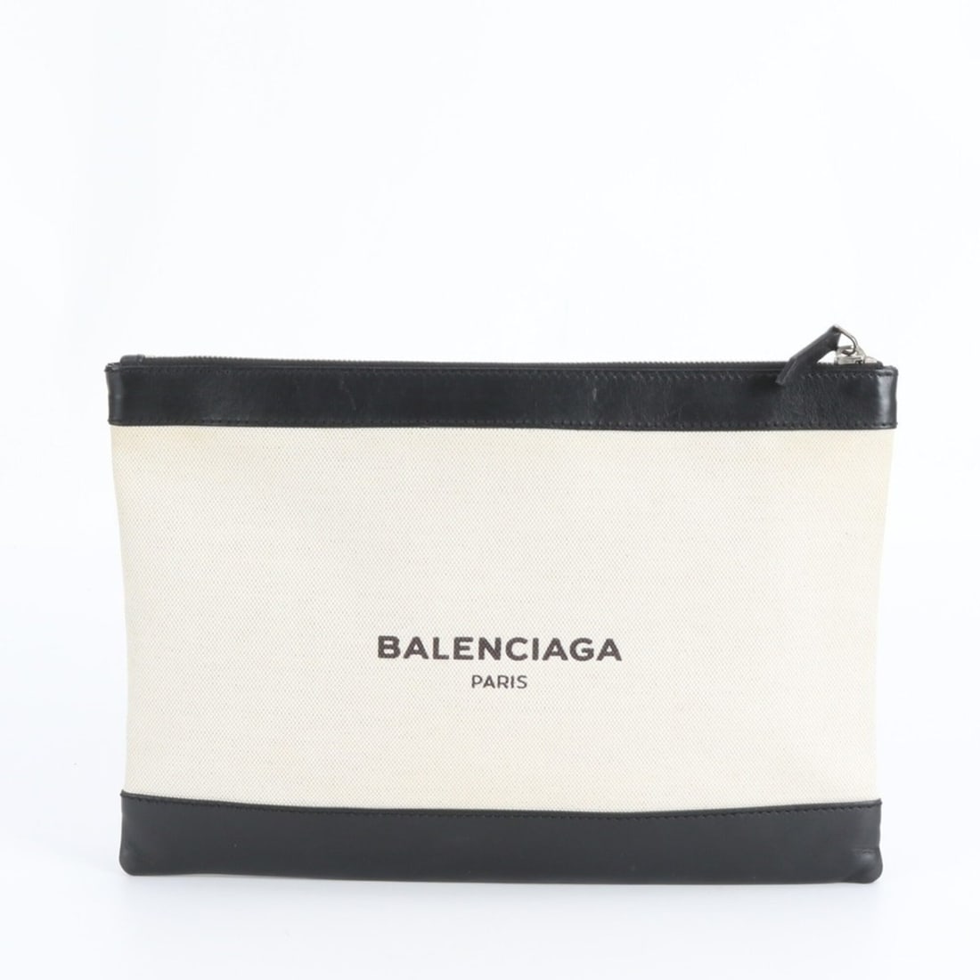 Balenciaga Navy Clip M 373834 Leather Clutch Bag for Men: --- Catalog ---Category: SizeSize (HxWxD): 22cm x 33cm x 1cm / 8.66'' x 12.99'' x 0.39''Category: DesignType: Clutch bagColor: Beige, BlackGender: MenMaterial: Leather , Canvas Category: GeneralBrand: