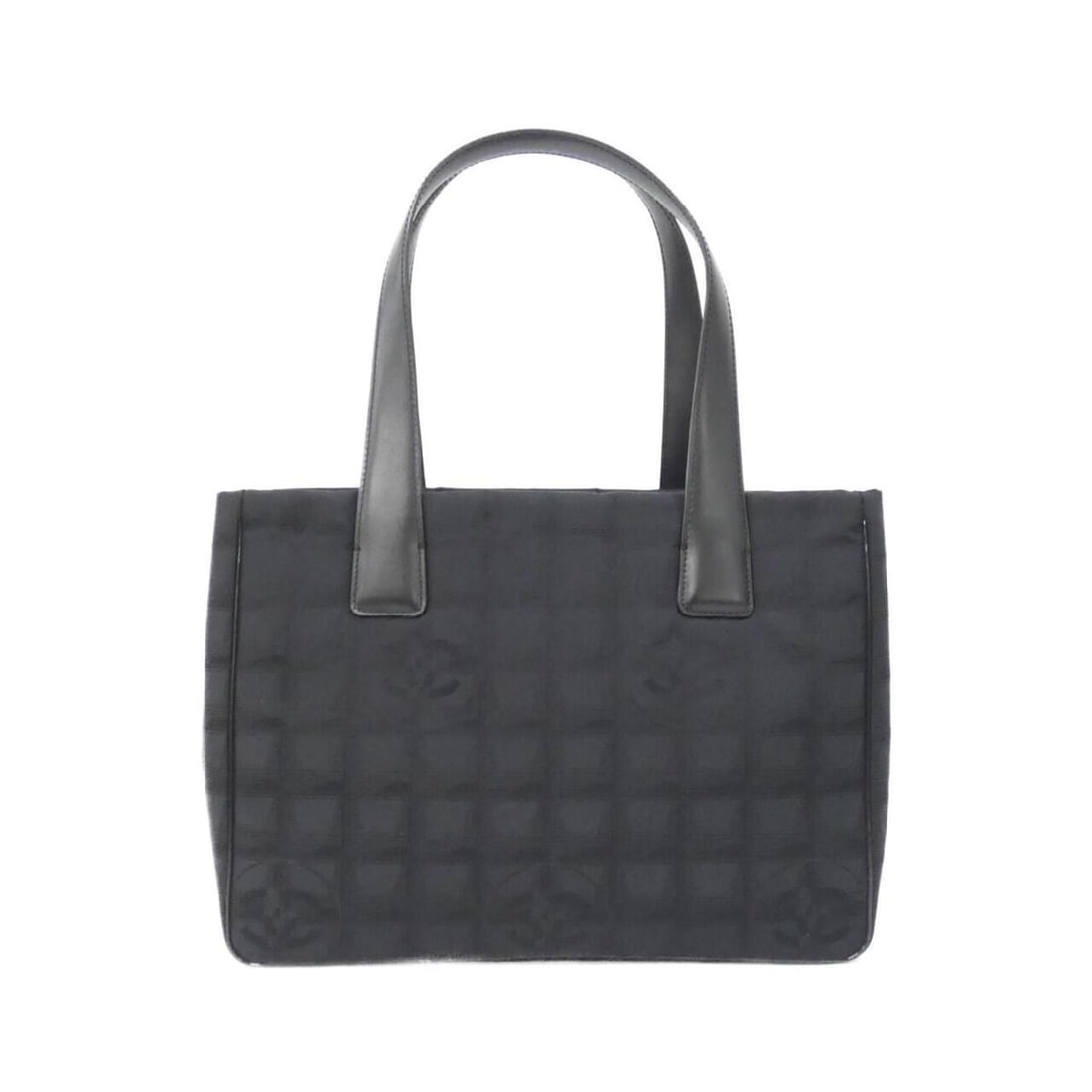 Chanel Travel Line 20457 Handbag: --- Catalog ---Category: SizeSize (HxWxD): 22cm x 29cm x 12cm / 8.66'' x 11.41'' x 4.72''Category: DesignType: HandbagColor: BlackGender: WomenMaterial: Nylon Hardware Color: GoldCategory: GeneralMPN: