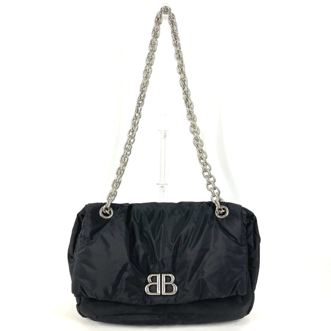 BALENCIAGA 765966 BB Logo MONACO S Monaco Bag Double Chain Crossbody Flap Shoulder Nylon Men's: --- Catalog ---Category: SizeSize (HxWxD): 20.5cm x 27.5cm x 9cm / 8.07'' x 10.82'' x 3.54''Category: DesignType: Shoulder bagColor: BlackGender: Men,WomenMaterial: Nylon Category: GeneralMPN: 765966B