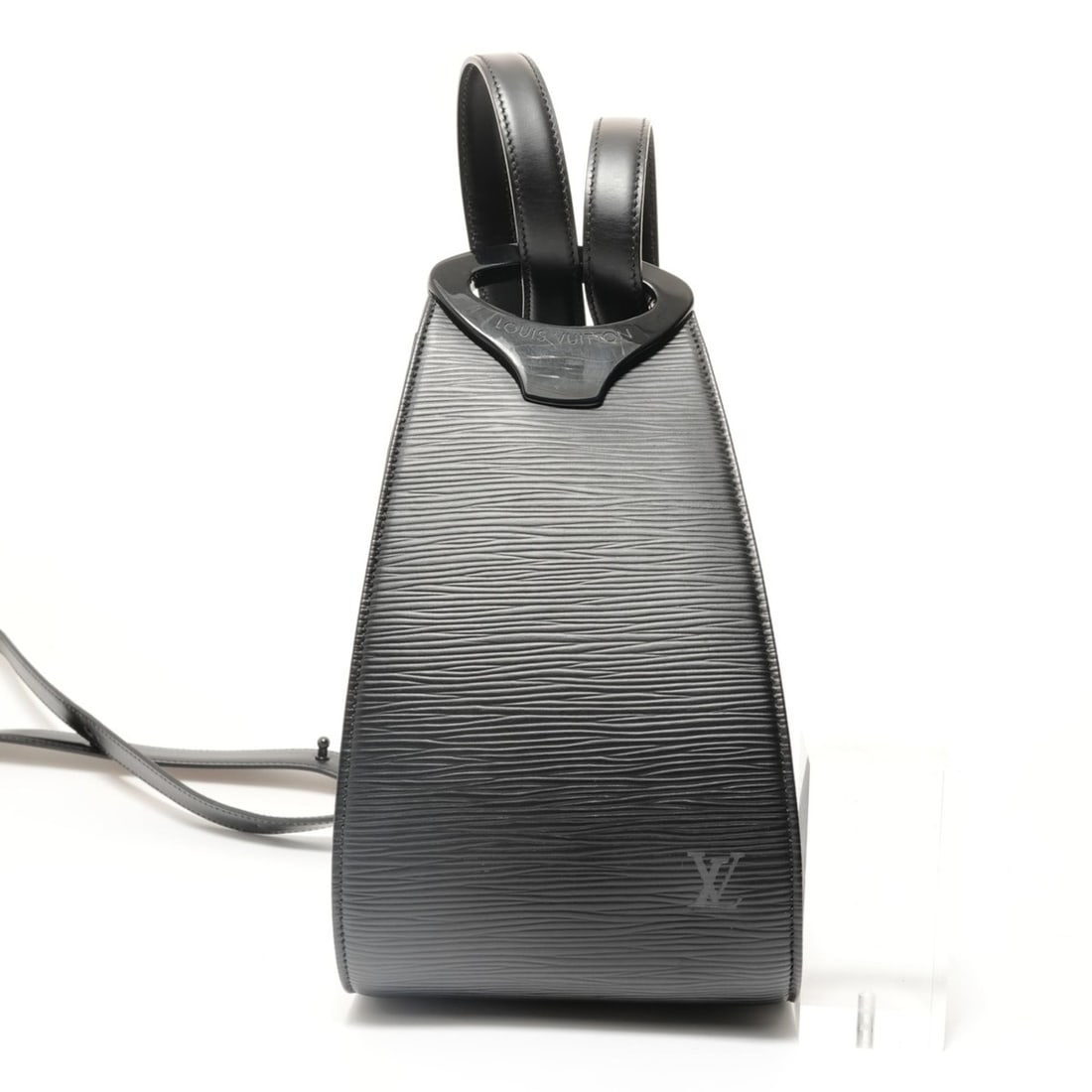 Louis Vuitton Epi Minuit M52392, 1999 model, shoulder bag, black.: --- Catalog ---Category: SizeSize (HxWxD): 23cm x 12.5cm x 10cm / 9.05'' x 4.92'' x 3.93''Strap Length: 124cm / 48.81''Category: DesignType: Shoulder bagColor: BlackGender: WomenMaterial: Epi leather