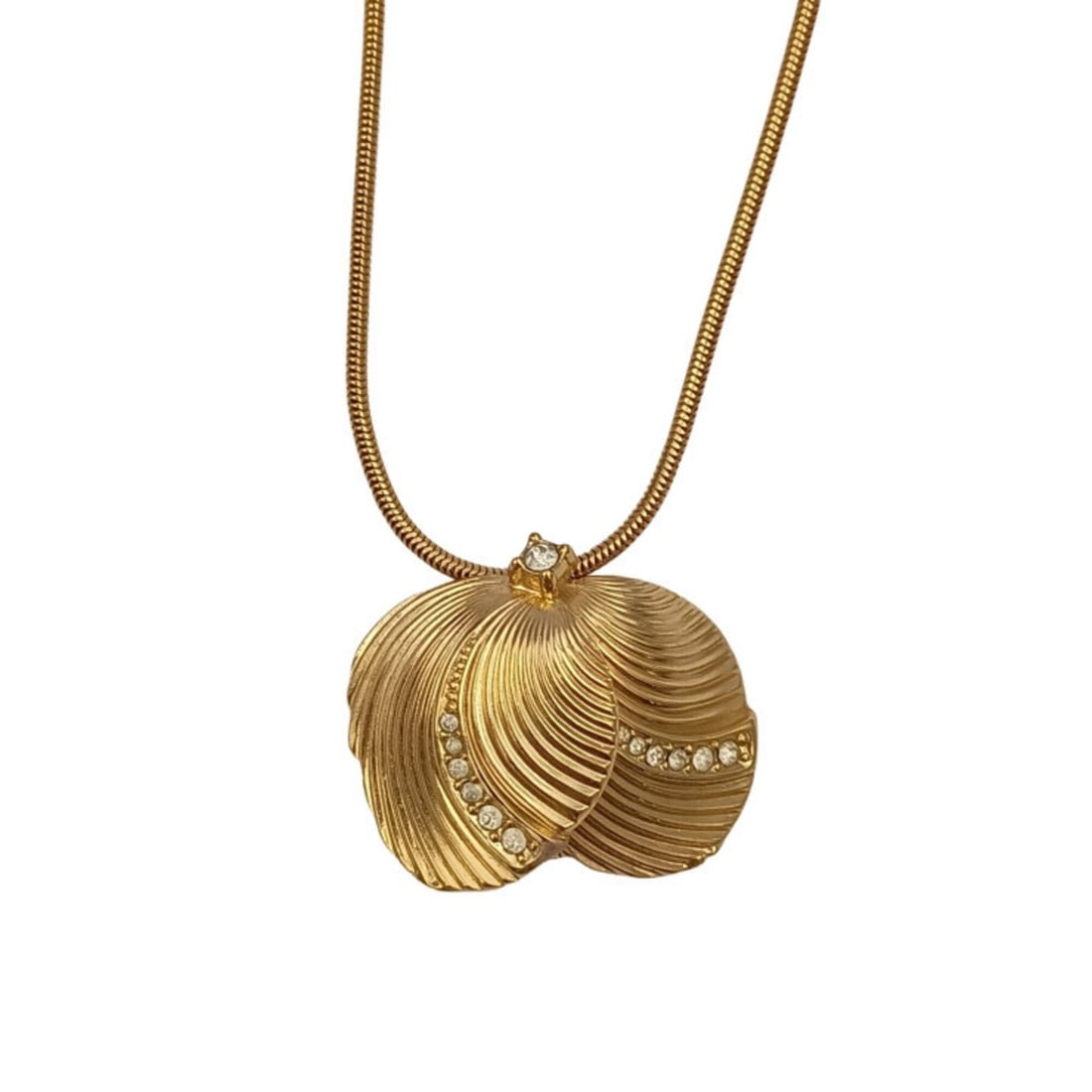 Christian Dior necklace with shell motif, rhinestones, gold metal, for women.: --- Catalog ---Category: SizePendant Size: 24mm x 32mm / 0.94'' x 1.25''Neck Circumference: 45 cm / 17.71''Category: DesignColor: GoldStone: Rhinestone, ShellGender: WomenMaterial: MetalPendant Type: