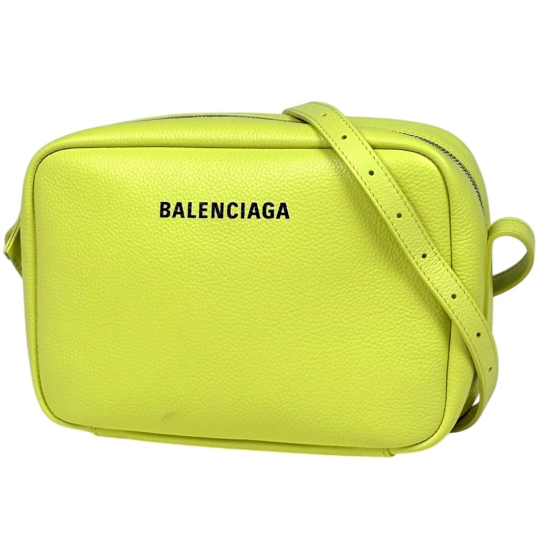 Balenciaga Everyday Shoulder Bag Camera Leather Yellow 679267 Women's: --- Catalog ---Category: SizeSize (HxWxD): 17cm x 23.5cm x 6cm / 6.69'' x 9.25'' x 2.36''Category: DesignType: Shoulder bagColor: YellowGender: WomenMaterial: Leather Category: GeneralBrand: Balenciag