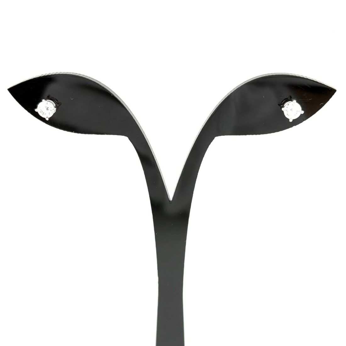 Tiffany & Co. Stud Earrings, Platinum Diamond Pt950, Diamond, Women's: --- Catalog ---Category: SizeStone Size (HxW): 4.00mm x 4.00mm / 0.16'' x 0.16''Category: DesignType: Stud earringsColor: SilverGender: WomenMaterial: Platinum 950Category: GeneralBrand: Tiffany--- It