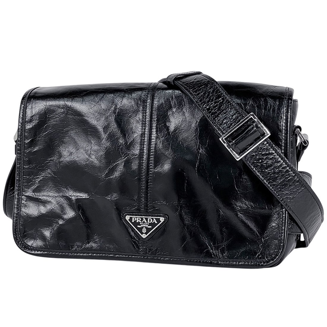 Prada PRADA Logo Plate Shoulder Bag Soft Looks Leather Nero (Black) 2VD073 Men's: --- Catalog ---Category: SizeSize (HxWxD): 18cm x 29cm x 11cm / 7.08'' x 11.41'' x 4.33''Category: DesignType: Shoulder bagColor: BlackGender: MenMaterial: Leather Category: GeneralMPN: 2VD073Brand: P