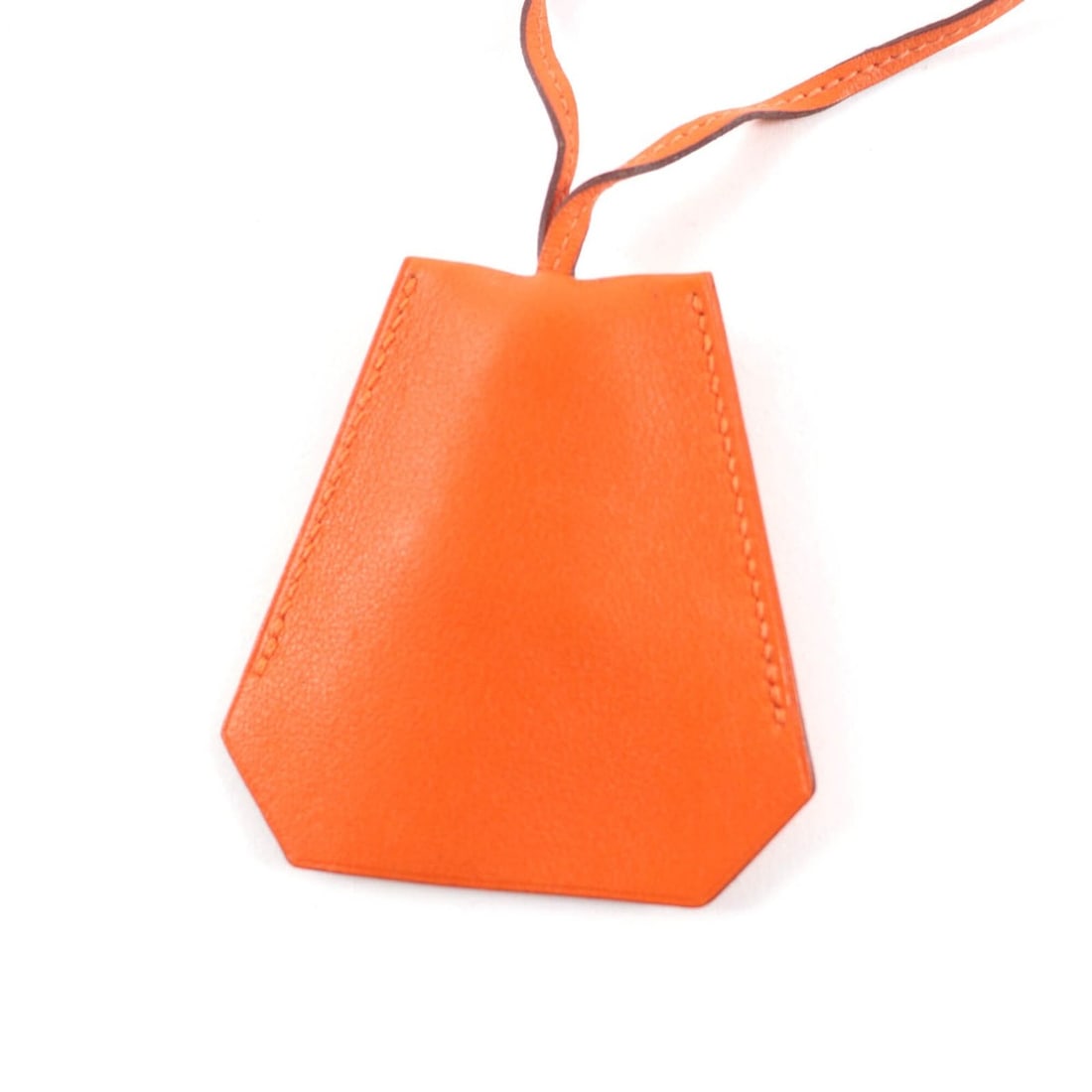 HERMES (Hermes) Margiela era, large clochette leather necklace with key ring, orange, ?F stamp,: --- Catalog ---Category: SizePendant Size: 80mm x 78mm / 3.14'' x 3.07''Neck Circumference: 48 cm / 18.89''Category: DesignColor: OrangeGender: WomenMaterial: LeatherNecklace Type: NecklaceCategory: G