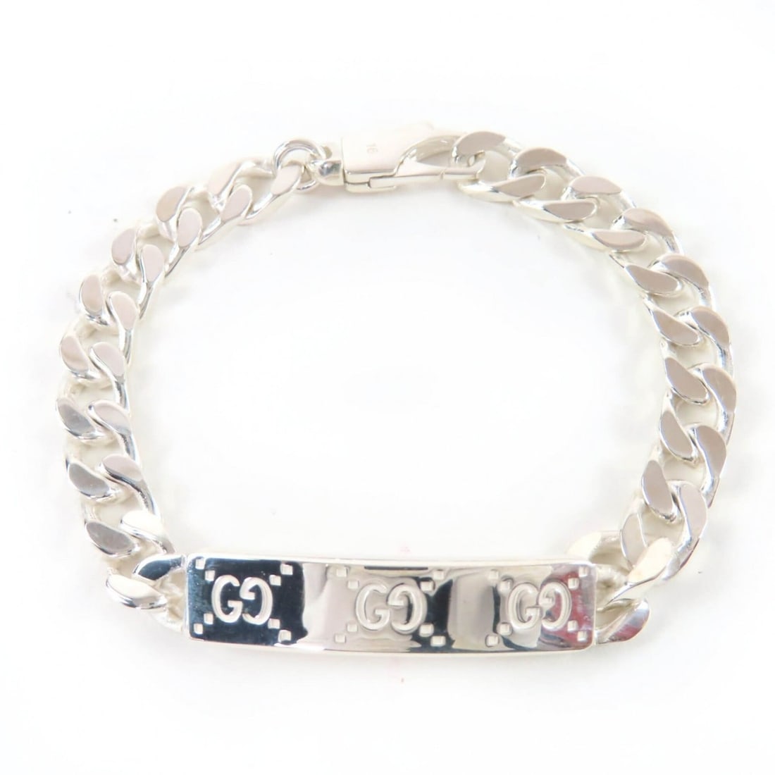 GUCCI AG925 Signature GG Bracelet Bangle, Silver, Size 16, with Box and Dust Bag, Made in Italy,: --- Catalog ---Category: SizeTotal Length: 16.5cm / 6.49''Category: DesignType: Charm braceletColor: SilverGender: WomenMaterial: Silver 925Category: GeneralBrand: GucciCountry of Origin: Italy--- Ite