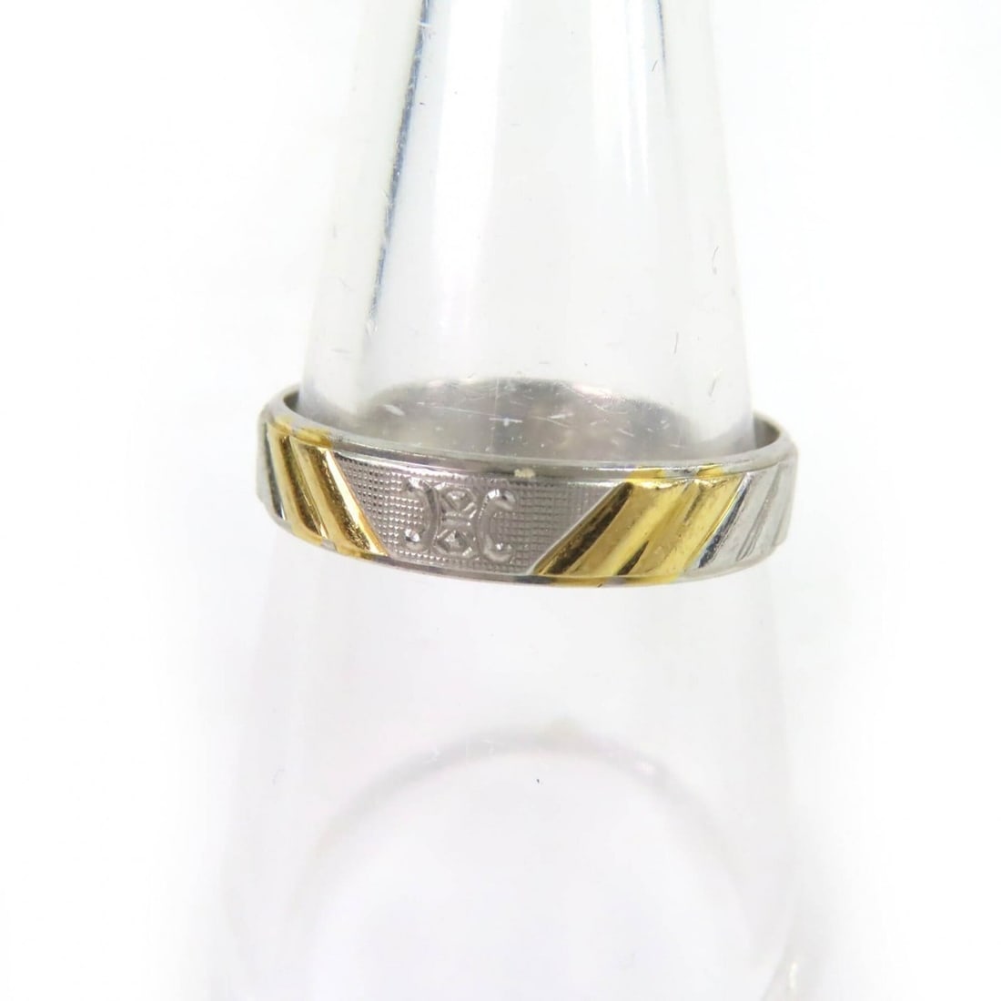 CELINE Vintage Macadam AU750 Combination Triomphe Ring, Silver and Gold, Size 17 (approximately: --- Catalog ---Category: SizeJP Size: 17US Size: 8.5Category: DesignType: Band ringColor: Gold, SilverGender: MenMaterial: Platinum 850Category: GeneralBrand: Celine--- Item List ---Section: Condition