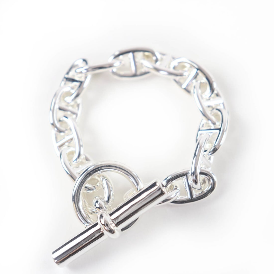 HERMES Chaine d'Ancre MM AG925 Bracelet Bangle, 13 links, Made in France, 2023 model, Weight:: --- Catalog ---Category: SizeTotal Length: 17cm / 6.69''Category: DesignType: Charm braceletColor: SilverGender: WomenMaterial: Silver 925Category: GeneralBrand: HermesCountry of Origin: France--- Ite