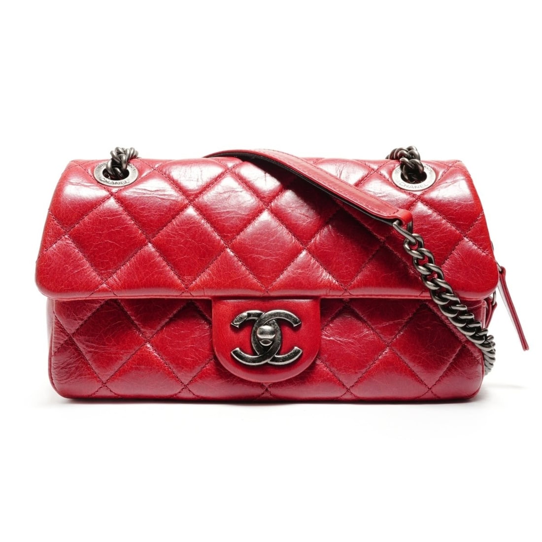 Chanel Matelassé Chain Shoulder Bag, Gunmetal, Red: --- Catalog ---Category: SizeSize (HxWxD): 13cm x 22cm x 5cm / 5.11'' x 8.66'' x 1.96''Strap Length: 65cm - 113cm / 25.59'' - 44.48''Category: DesignType: Shoulder bagColor: Red colorGender: WomenCate