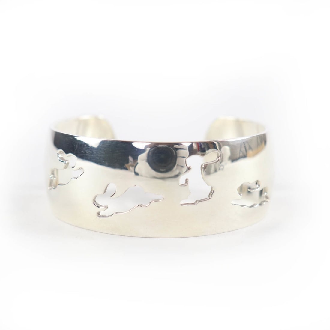 HERMES 925 Rabbit Motif Bracelet Bangle, Silver, Made in France, Weight 54.77g, Women's: --- Catalog ---Category: SizeLength: 14.5cm / 5.7''Category: DesignType: Charm braceletColor: SilverGender: WomenMaterial: Silver 925Category: GeneralBrand: HermesCountry of Origin: France--- Item Lis