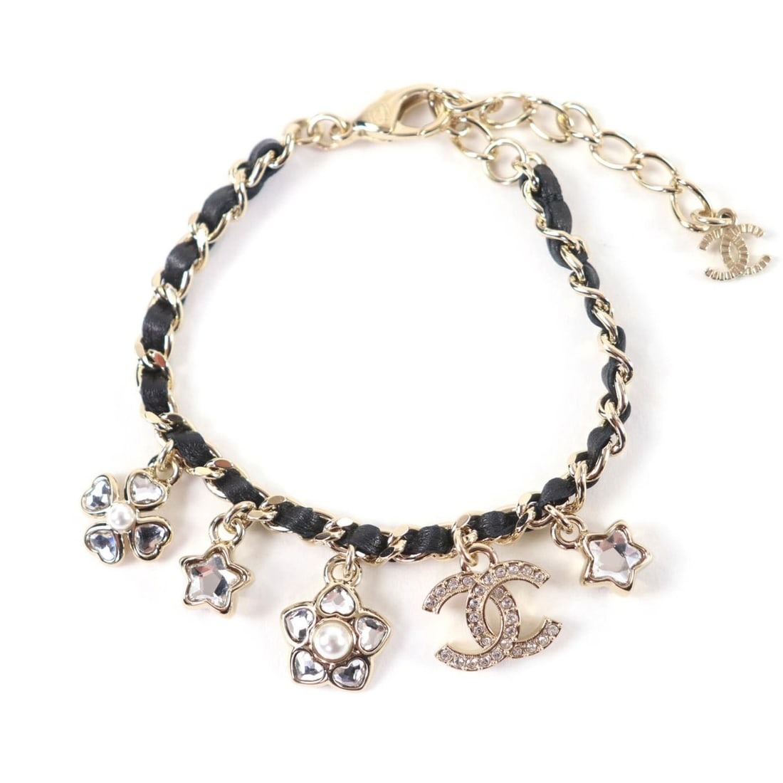 CHANEL I25B Coco Mark Camellia Clover Star Chain Bracelet Gold Black Made in Italy Women's: --- Catalog ---Category: SizeLength: 21cm / 8.26''Category: DesignType: Charm braceletColor: Black, GoldGender: WomenCategory: GeneralBrand: ChanelCountry of Origin: Italy--- Item List ---Section: Con