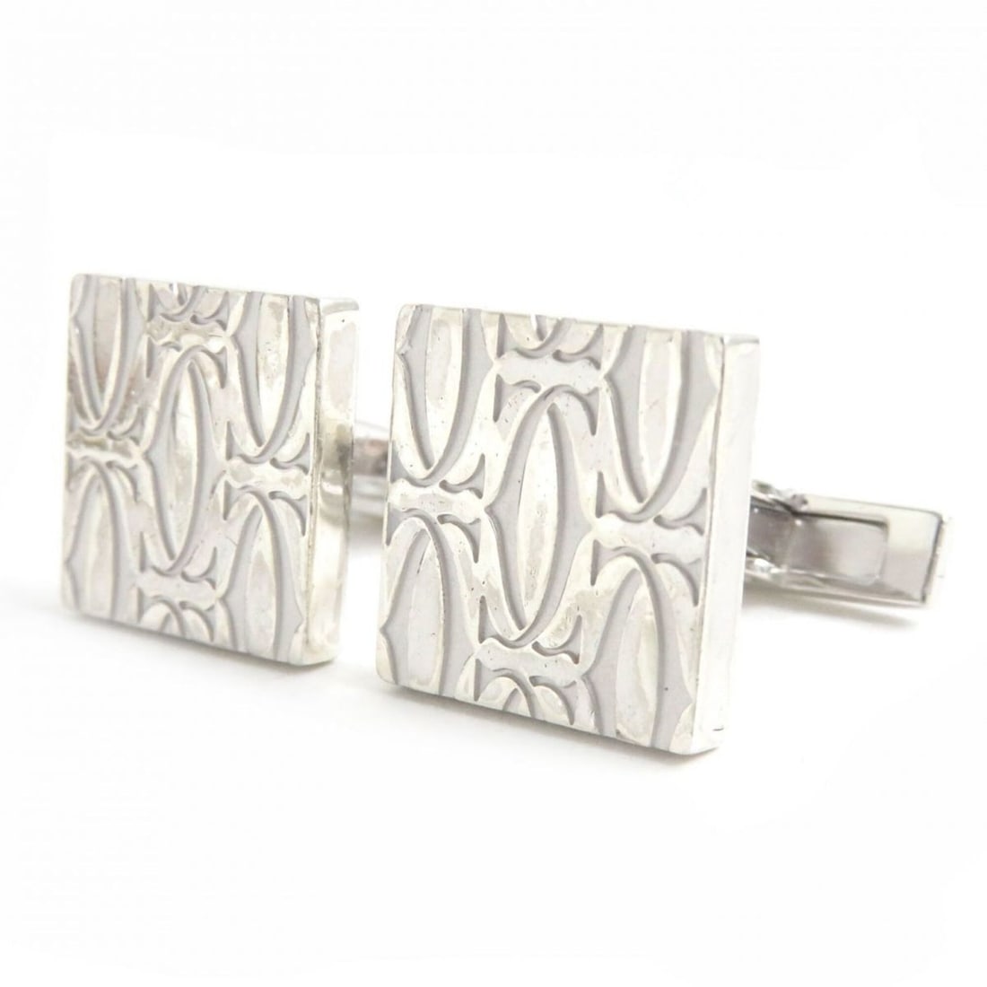 Cartier C2 Motif Happy Birthday Square Cufflinks in 925 Sterling Silver. Men's Accessories. Total: --- Catalog ---Category: SizeSize (HxWxD): 15.00mm x 15.00mm / 0.59'' x 0.59''Category: DesignType: CufflinksColor: SilverGender: MenMaterial: Silver 925Category: GeneralBrand: Cartier--- Item List --