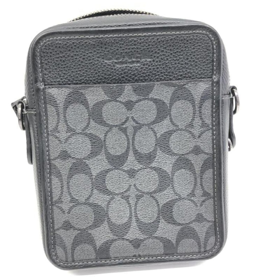 COACH Sullivan Shoulder Bag, Gray, M2244-CC009: --- Catalog ---Category: SizeSize (HxWxD): 21cm x 16.5cm x 5cm / 8.26'' x 6.49'' x 1.96''Category: DesignType: Shoulder bagColor: Black, GrayGender: Men,WomenCategory: GeneralBrand: Coach--- Item List
