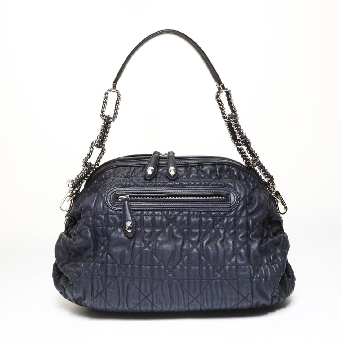 Christian Dior Cannage Chain Shoulder Bag, Navy: --- Catalog ---Category: SizeSize (HxWxD): 22cm x 40cm x 20cm / 8.66'' x 15.74'' x 7.87''Strap Length: 75cm / 29.52''Category: DesignType: Shoulder bagColor: NavyGender: WomenCategory: GeneralBrand: C