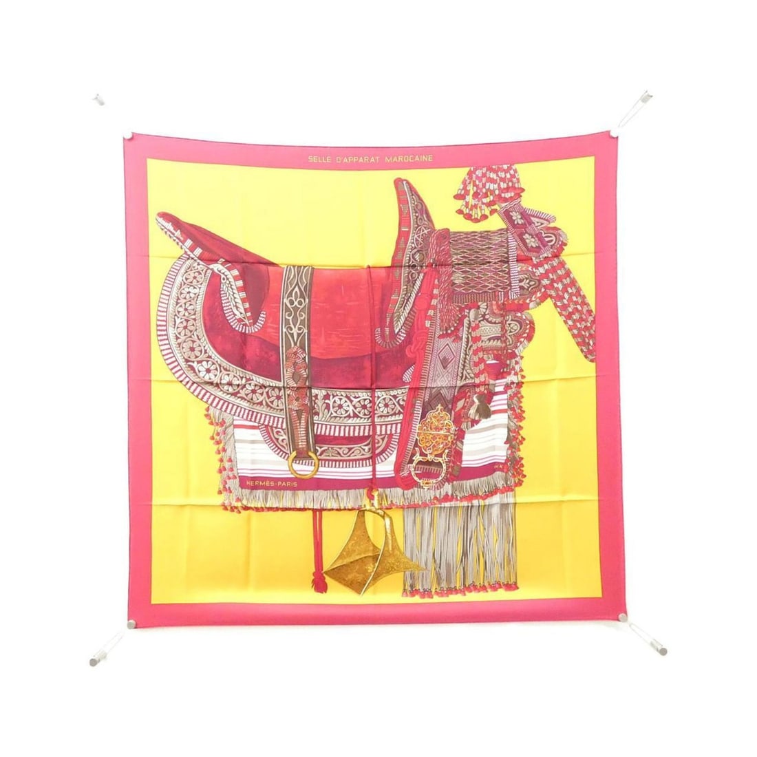 Hermes Selle D'Apparat Marocaine Carre Scarf Muffler: --- Catalog ---Category: SizeSize (LxW): 90cm x 90cm / 35.43'' x 35.43''Category: DesignType: ScarfColor: Red color, YellowGender: WomenMaterial: Silk Category: GeneralBrand: Hermes--- Item List ---Se
