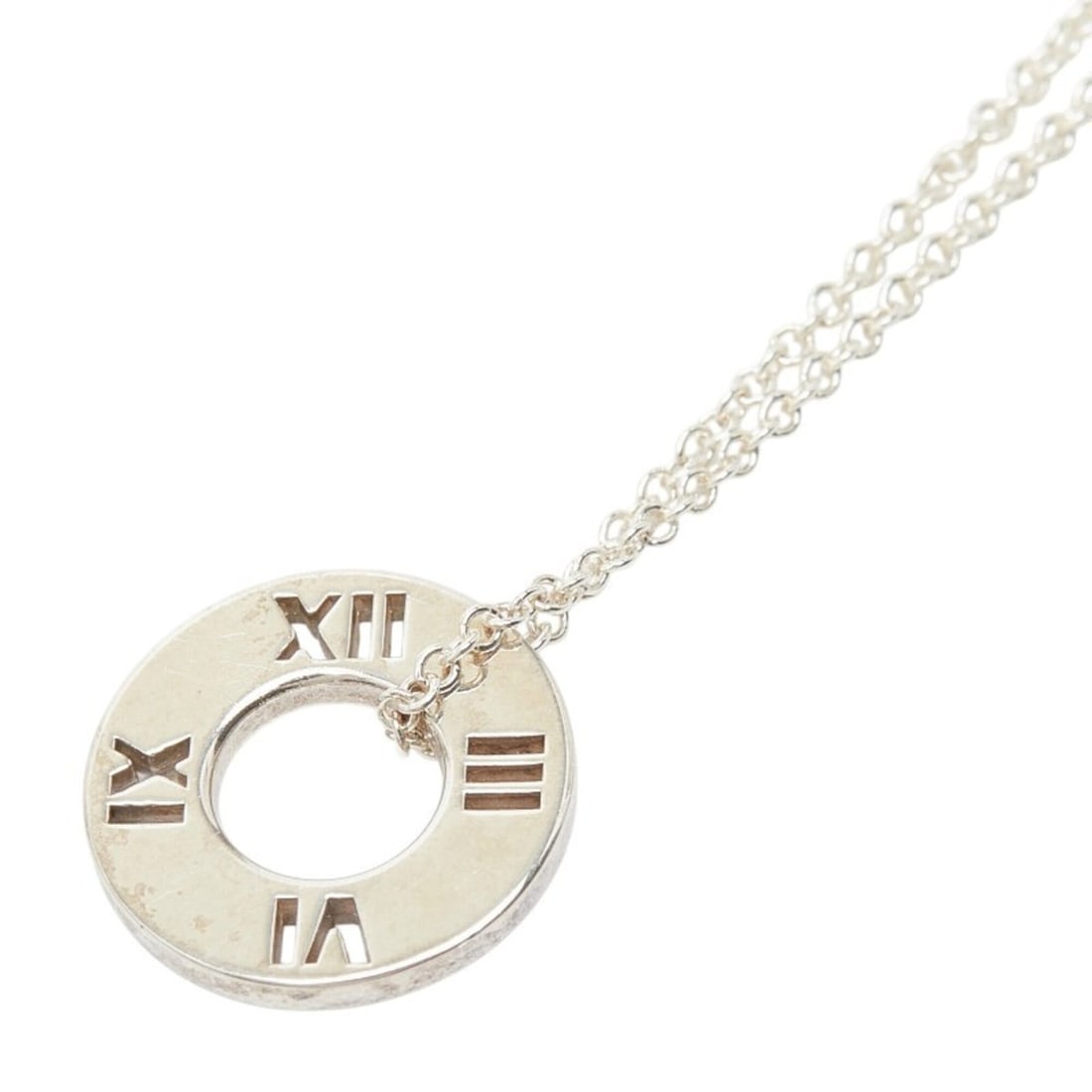 Tiffany & Co. Atlas Circle Necklace, Sterling Silver (SV925), Women's.: --- Catalog ---Category: SizeWeight: 2.2g / 0.07oz.Pendant Size: 11.9mm x 11.9mm / 0.46'' x 0.46''Neck Circumference: 40.5 cm / 15.94''Category: DesignColor: SilverGender: WomenMaterial: Silver 925Nec