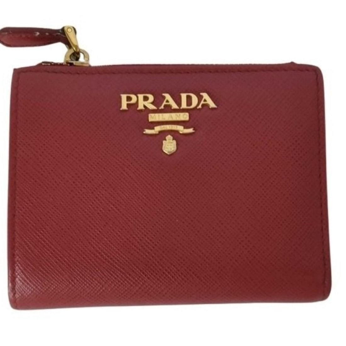 PRADA bi-fold wallet 1ML023 red Saffiano leather women's: --- Catalog ---Category: SizeSize (HxWxD): 9cm x 11.5cm x 2cm / 3.54'' x 4.52'' x 0.78''Category: DesignType: Wallet (bi-fold)Color: Red colorGender: WomenMaterial: Saffiano Metal Category: GeneralMPN