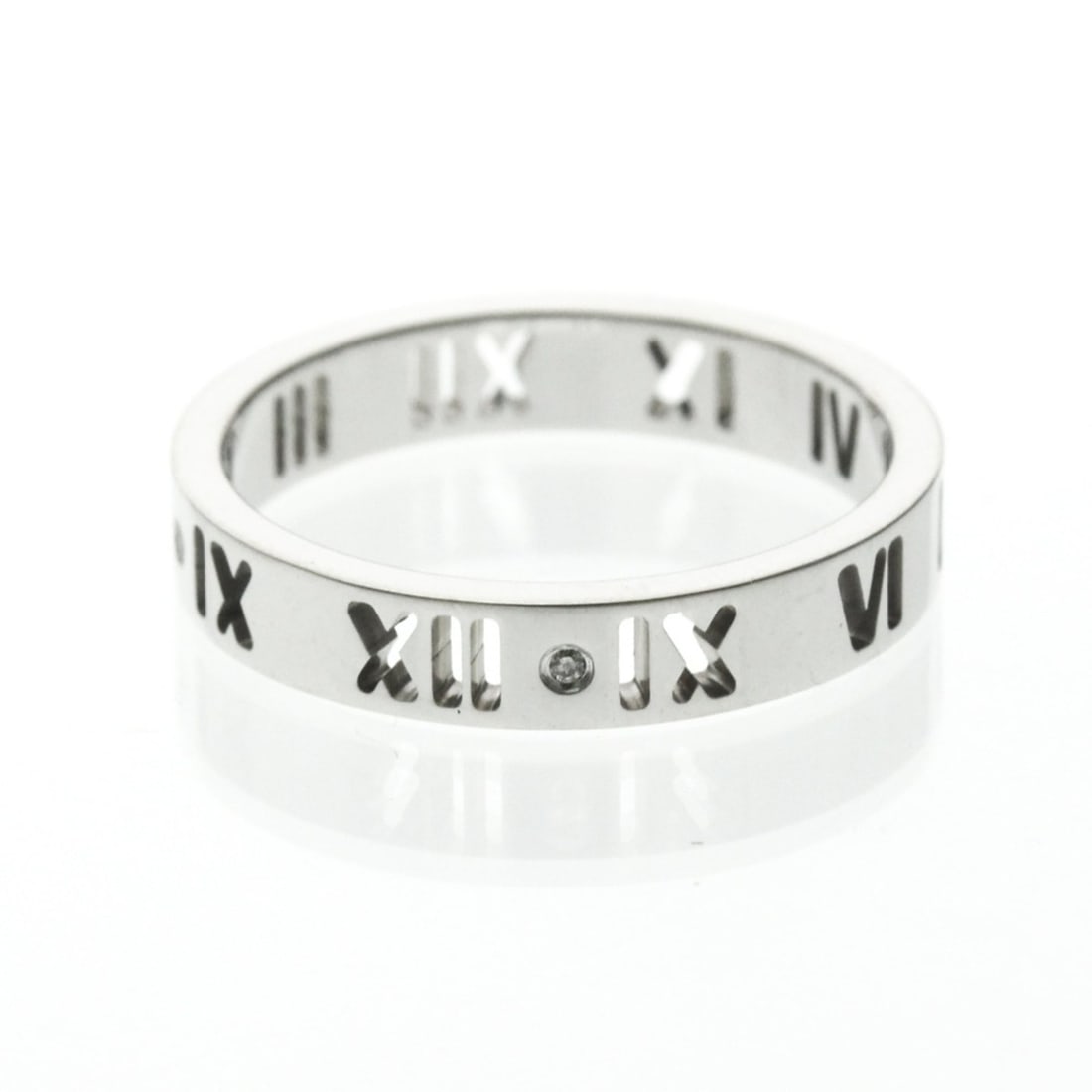 Tiffany Atlas Pierced Ring White Gold (18K) Fashion Diamond Band Ring Silver: --- Catalog ---Category: SizeWidth: 3.6mm / 0.14''Weight: 3.7g / 0.13oz.JP Size: 13US Size: 6.5Category: DesignType: Band ringColor: SilverMetal: White GoldStone: DiamondStyle: FashionGender: Women,Me