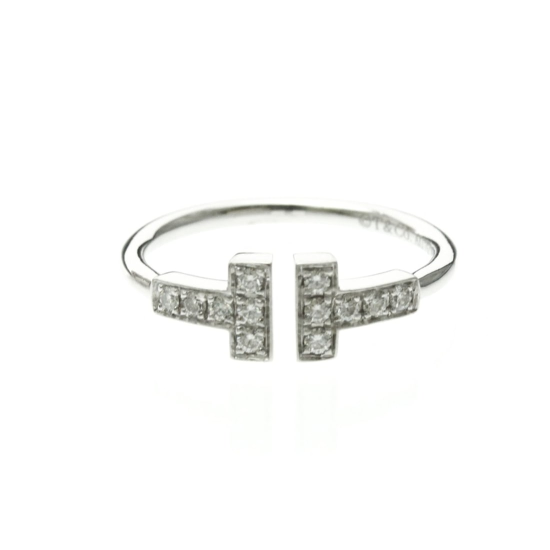 Tiffany T-wire Diamond Ring White Gold (18K) Fashion Diamond Band Ring Silver: --- Catalog ---Category: SizeWidth: 1.6mm / 0.06''Weight: 2.5g / 0.08oz.JP Size: 10US Size: 5.5Category: DesignType: Band ringColor: SilverMetal: White GoldStone: DiamondStyle: FashionGender: Men,Wome