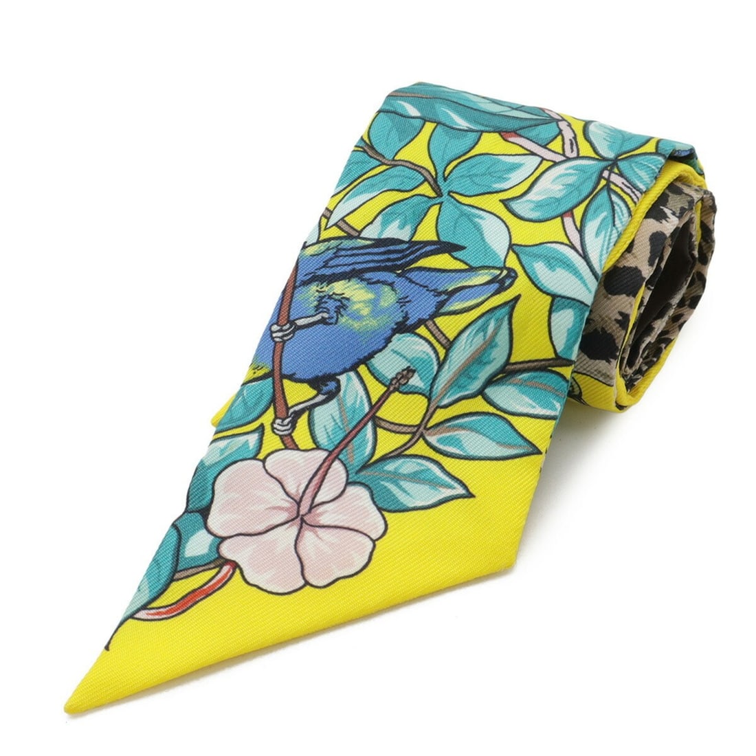 HERMES Twilly Scarf Muffler Handbag Jungle Love Leopard Heart Silk Yellow: --- Catalog ---Category: SizeSize (LxW): 86cm x 5cm / 33.85'' x 1.96''Category: DesignType: ScarfColor: Multi-color, YellowGender: WomenMaterial: Silk Category: GeneralBrand: Hermes--- Item List ---Se