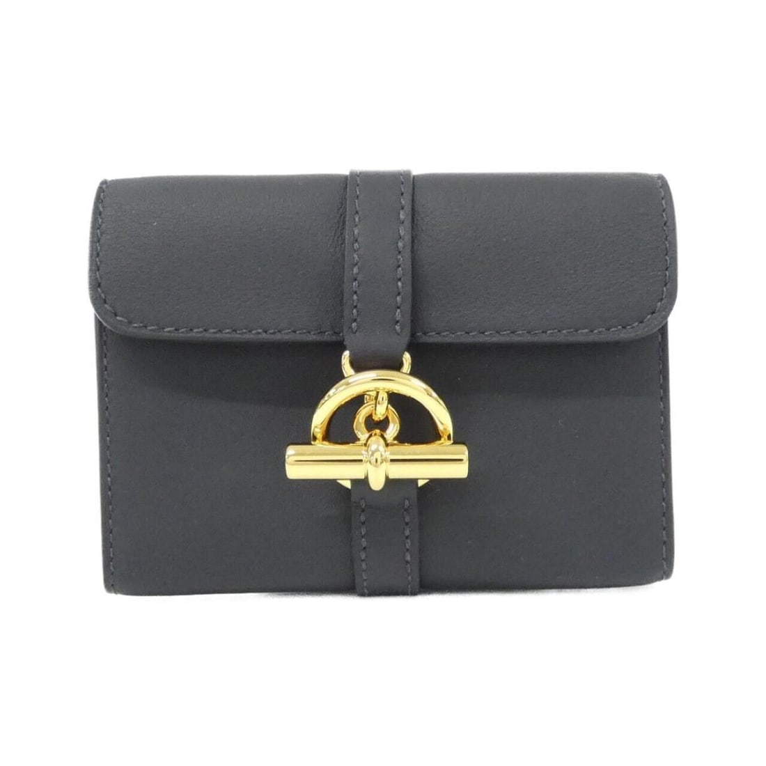 Hermes Glenan Compact 086439CC Wallet: --- Catalog ---Category: SizeSize (HxWxD): 7.5cm x 10.5cm x 1.5cm / 2.95'' x 4.13'' x 0.59''Category: DesignColor: BlueGender: WomenMaterial: Swift leather Category: GeneralMPN: 086439CCBrand: Hermes-