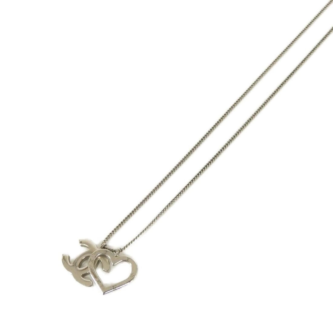 Chanel 25430 Necklace: --- Catalog ---Category: SizePendant Size: 15mm x 20mm / 0.59'' x 0.78''Neck Circumference: 42 cm / 16.53''Category: DesignColor: SilverGender: WomenNecklace Type: NecklaceCategory: GeneralMPN: