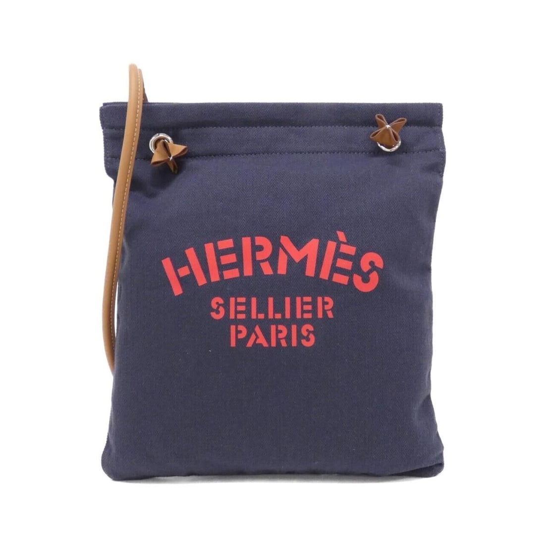 Hermes Sac Aline 068487CK Shoulder Bag: --- Catalog ---Category: SizeSize (HxWxD): 34cm x 30cm x 1cm / 13.38'' x 11.81'' x 0.39''Category: DesignType: Shoulder bagColor: Blue indigoGender: WomenMaterial: Toile chevron , Swift leather