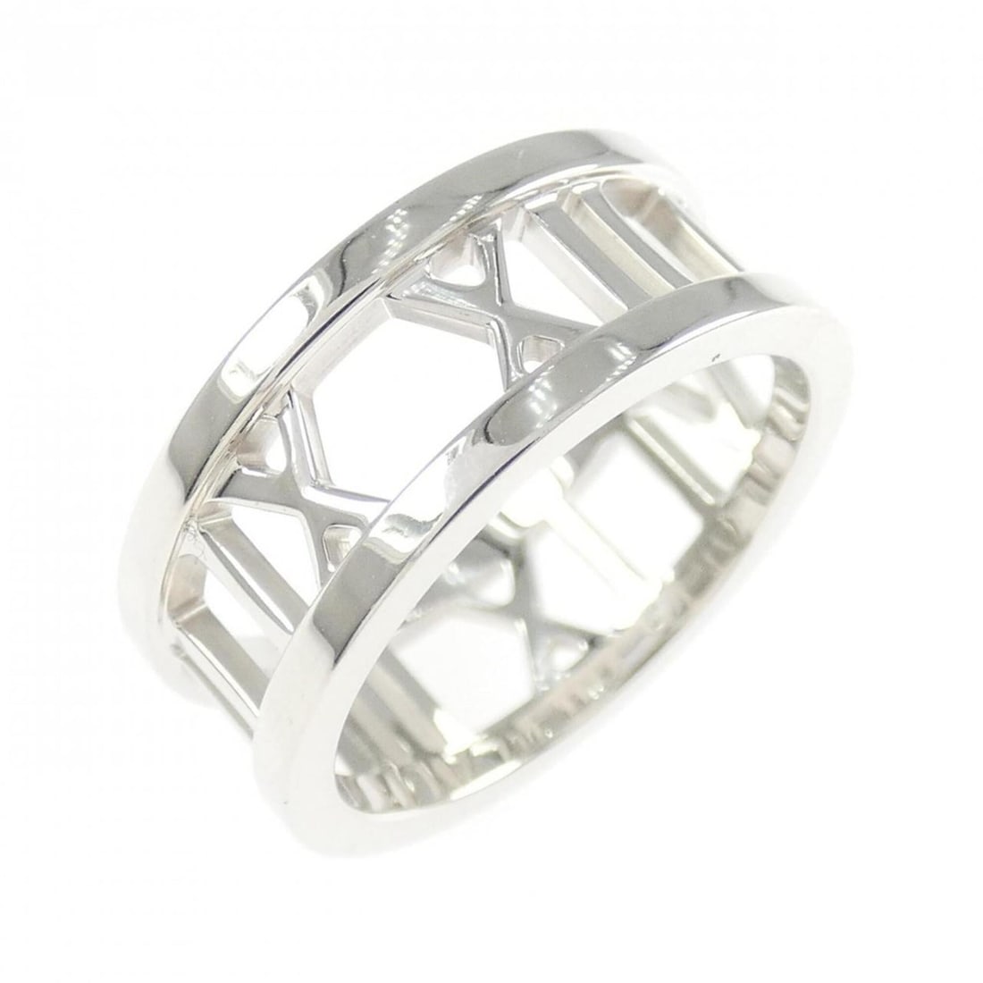 Tiffany Atlas Ring: --- Catalog ---Category: SizeJP Size: 7.5US Size: 4Category: DesignType: Band ringColor: White goldGender: WomenMaterial: White gold (18K)Category: GeneralBrand: Tiffany--- Item List ---Section: Condi
